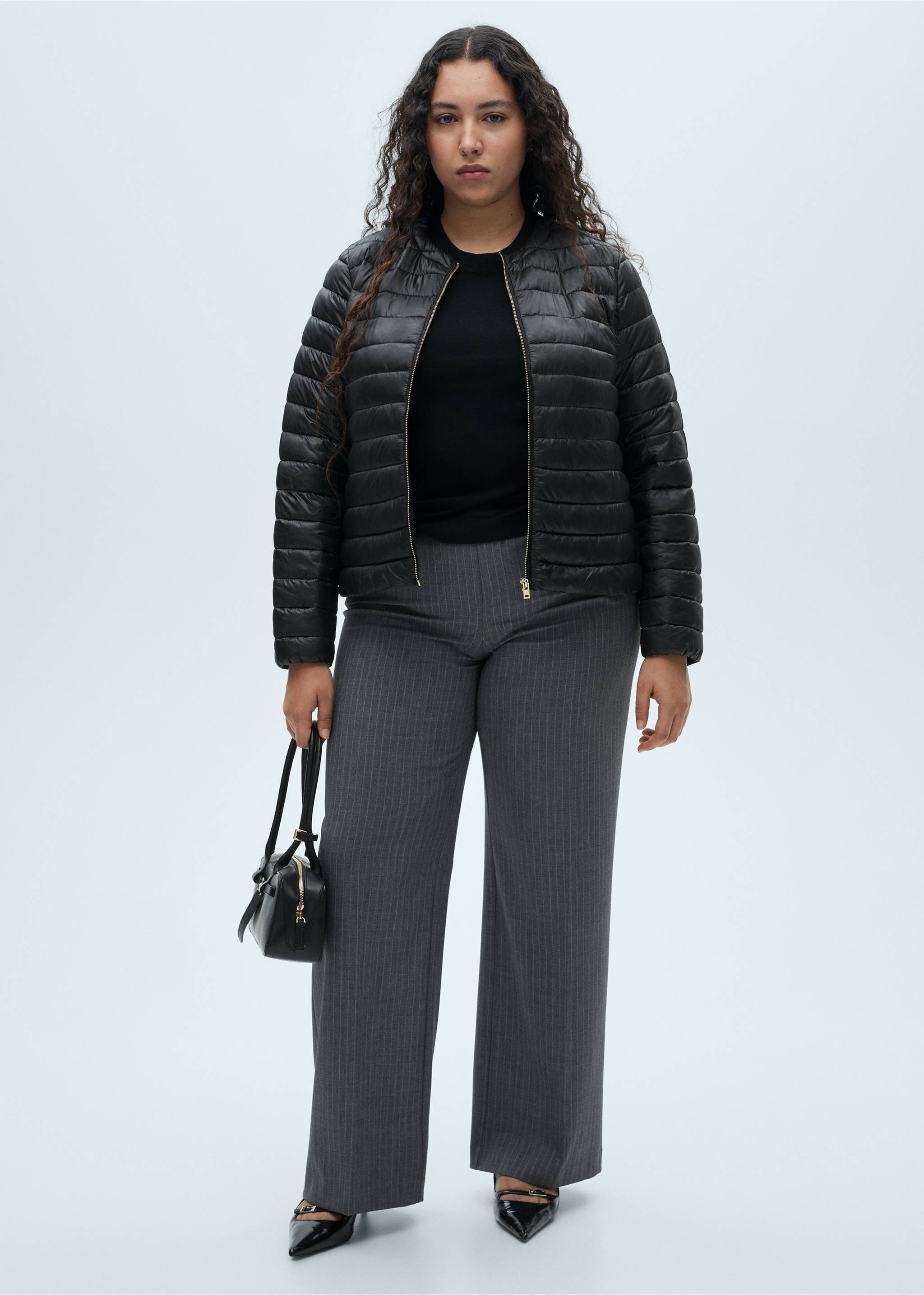 Short padded anorak with pockets - Details of the article 3, Black. Ref: 87050349-00.