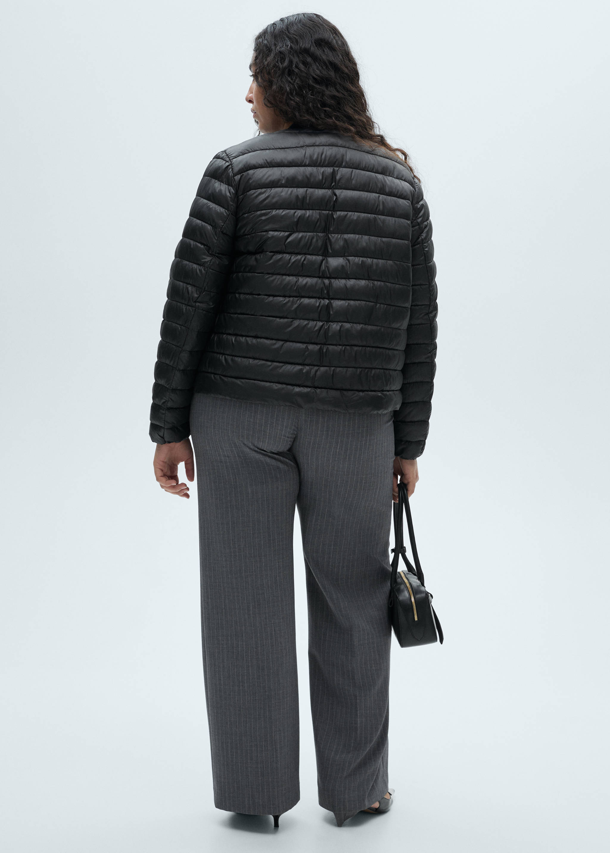 Short padded anorak with pockets - Details of the article 4