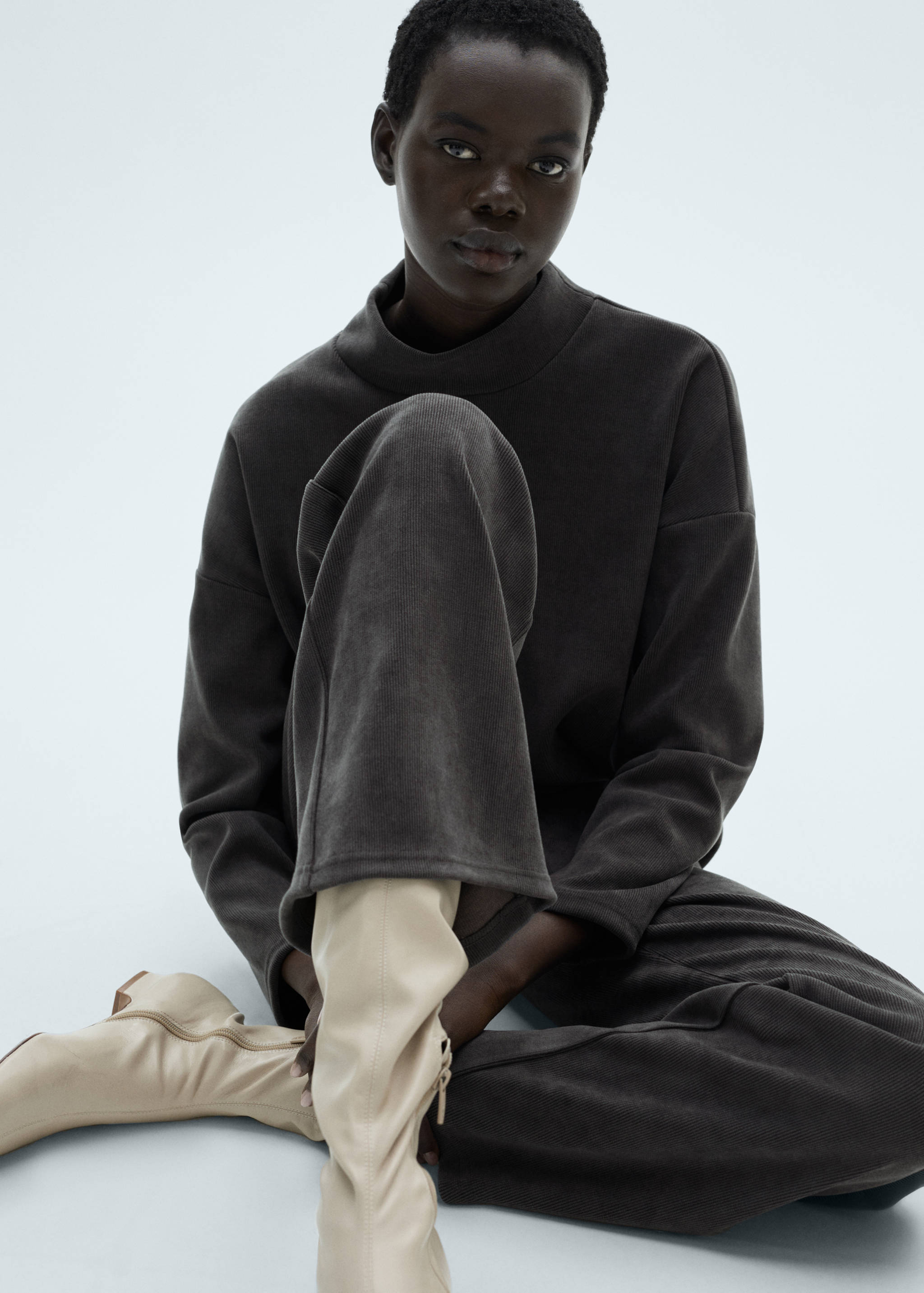 Corduroy straight trousers - Details of the article 1