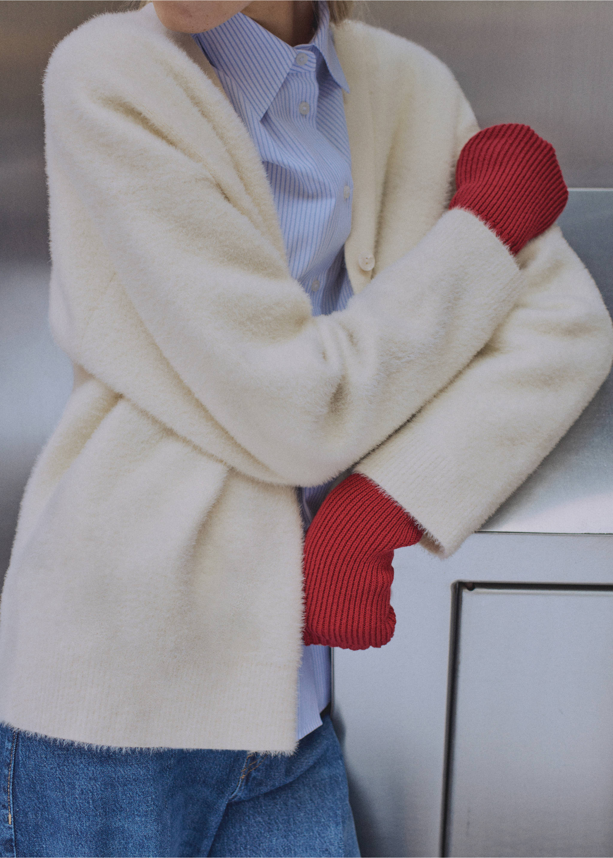 Faux-fur knitted cardigan - Medium plane, Ecru. Ref: 87050352-00.