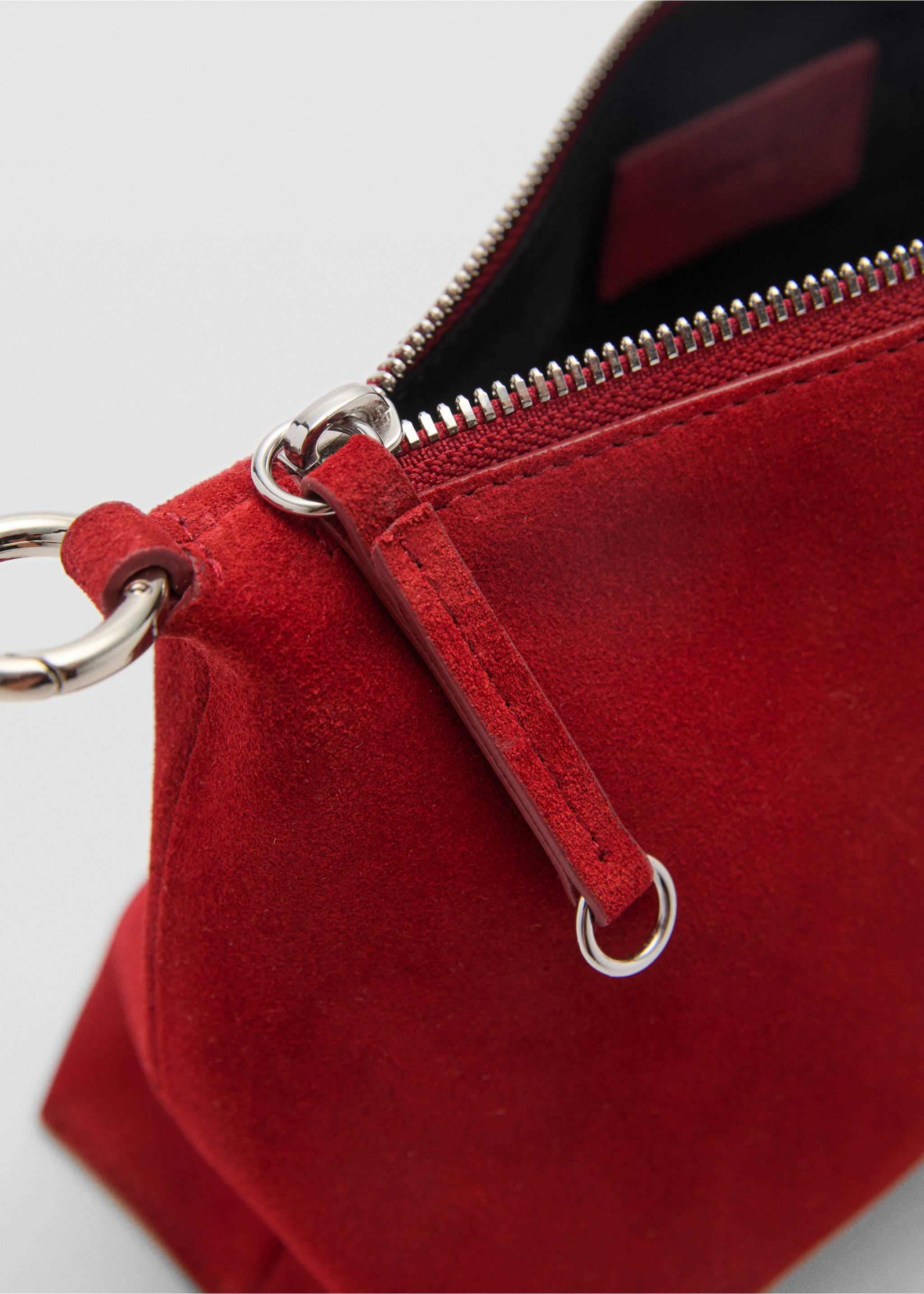 Sac porté main cuir franges - Détail de l'article 2, Rouge. Ref: 87050354-00.