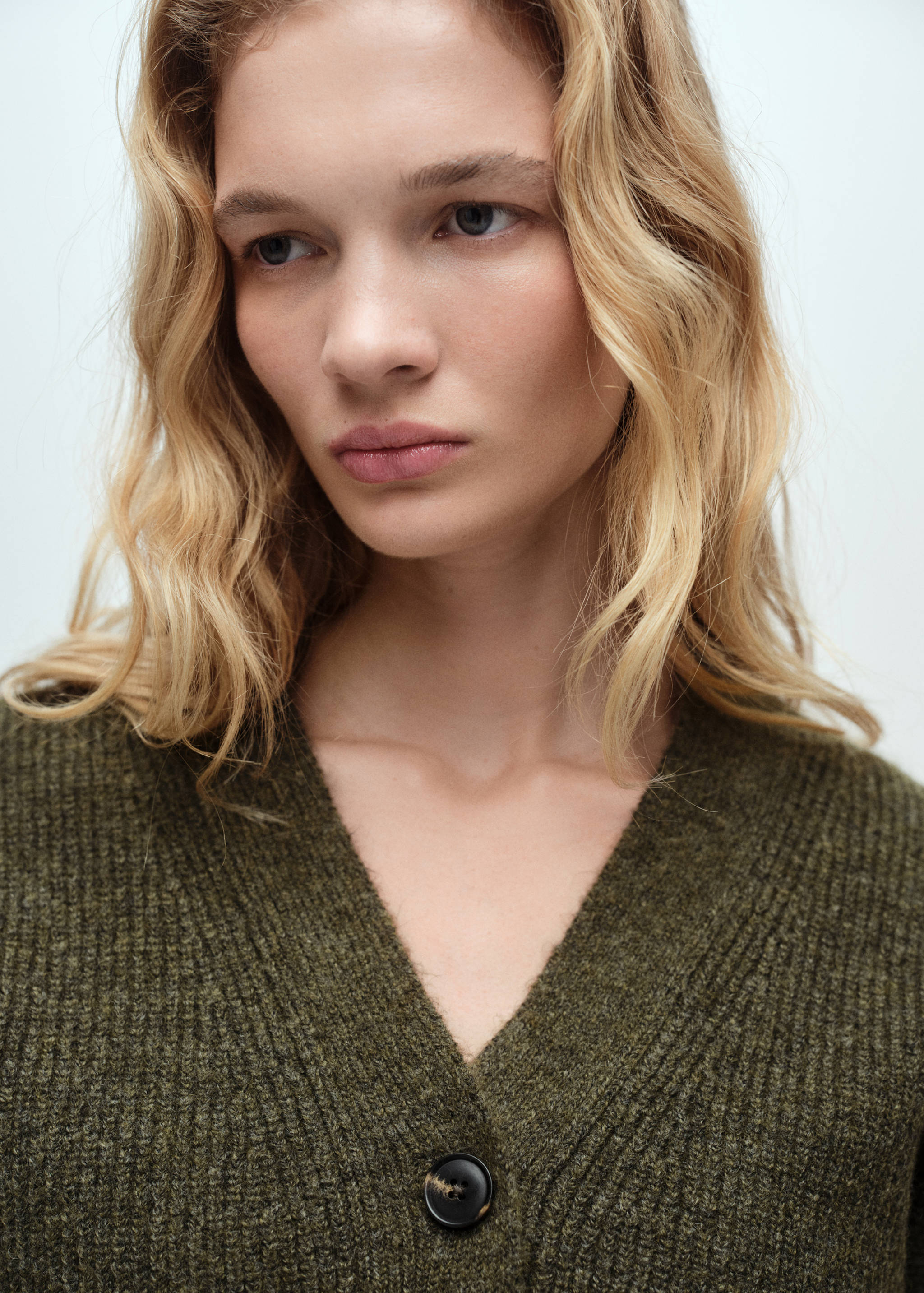 V-neck ribbed cardigan - Details of the article 1