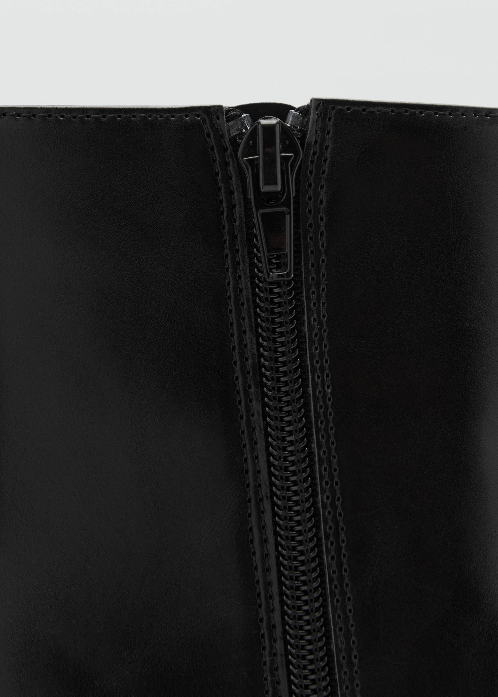 Ankle boots with block heel - Details of the article 2