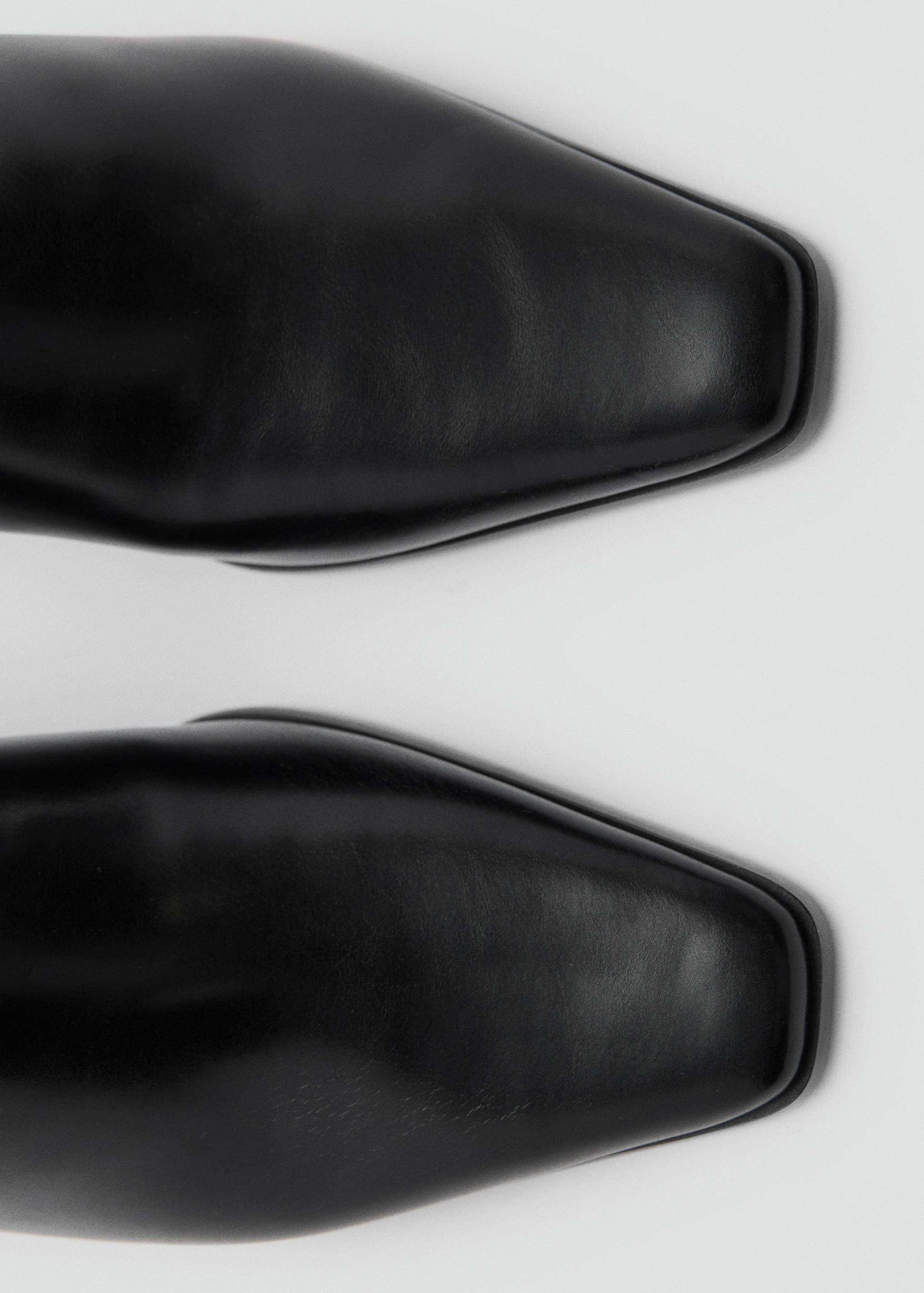 Ankle boots with block heel - Details of the article 3