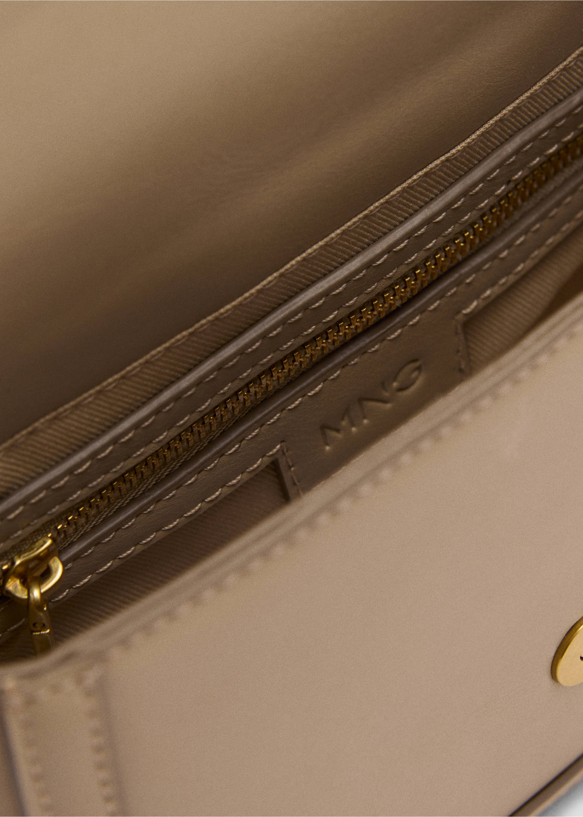 Crossbody bag with flap - Details of the article 2, Light/Pastel Brown. Ref: 87050406-00.