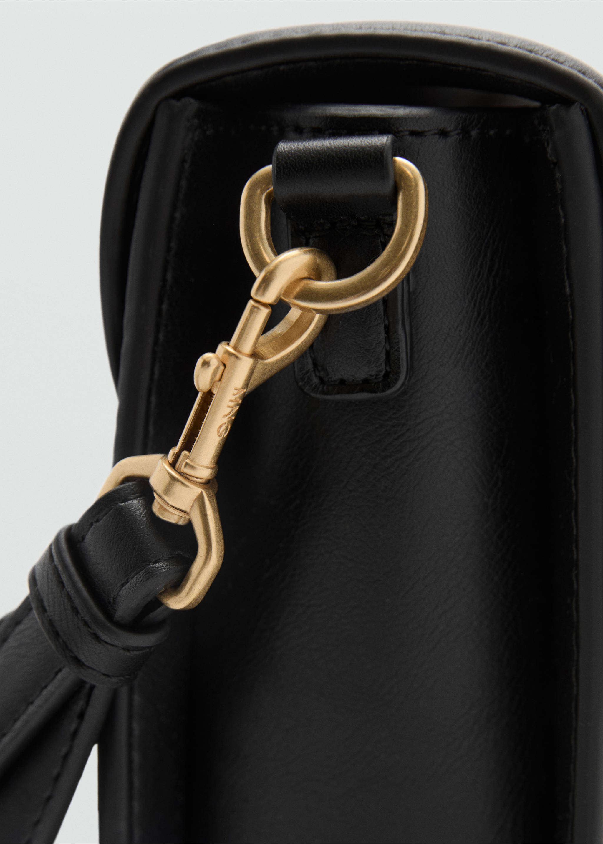 Crossbody bag with flap - Details of the article 2, Black. Ref: 87050416-00.