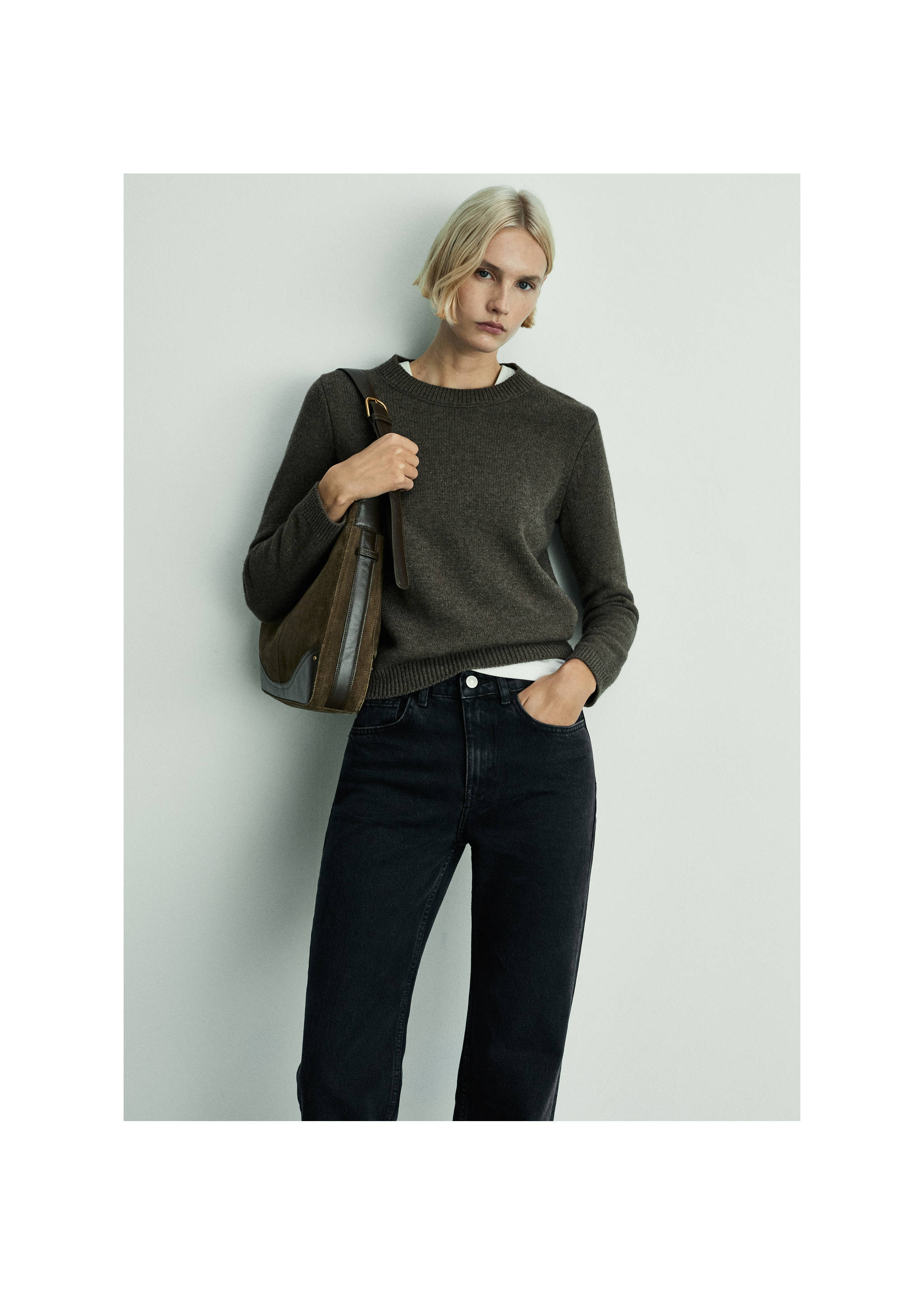 100% split leather bag with buckle - Details of the article 8, Khaki. Ref: 87050417-00.