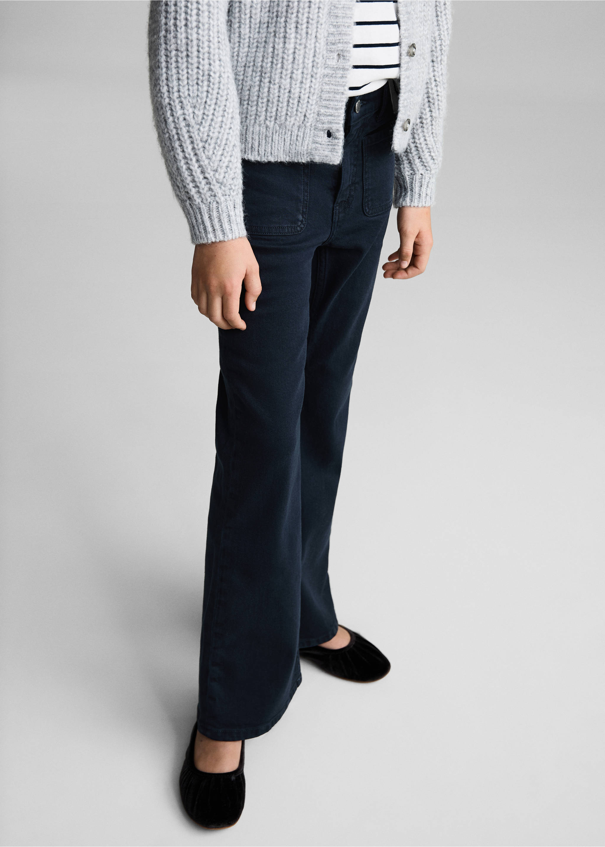 Jean flare poches - Plan moyen, Bleu marine foncé. Ref: 87050422-00.