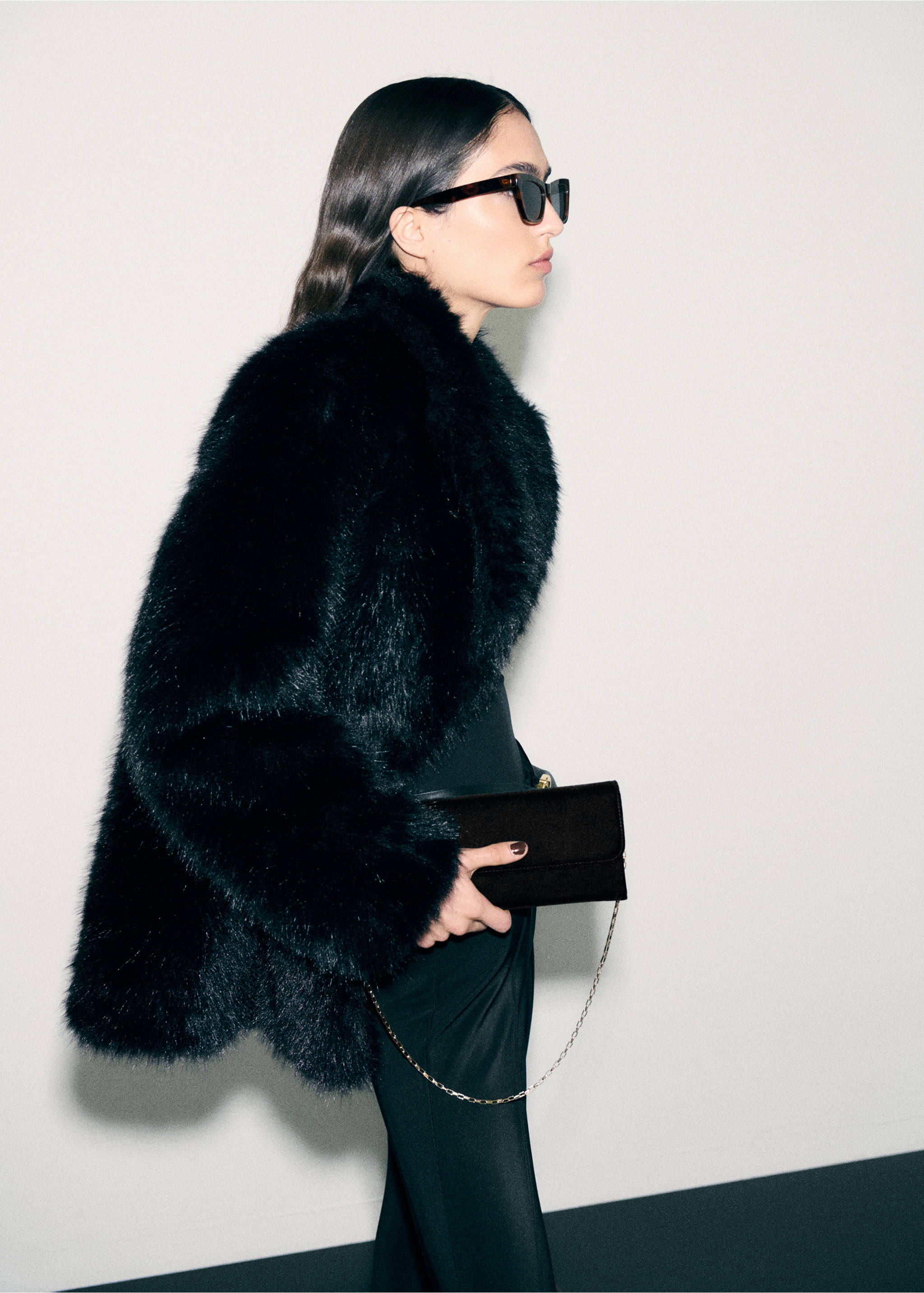 Flap chain bag - General plane, Black. Ref: 87050425-00.