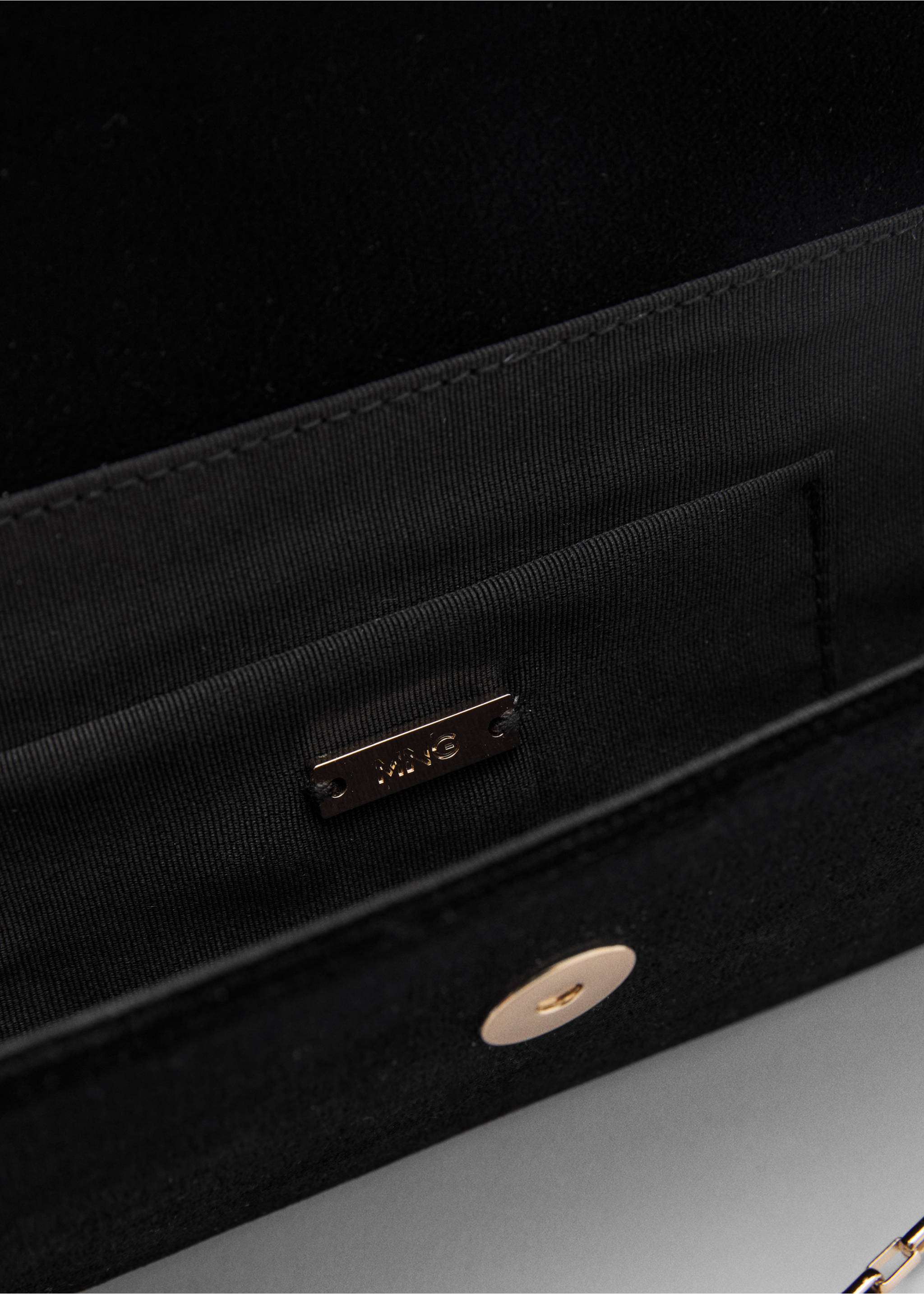 Flap chain bag - Details of the article 1, Black. Ref: 87050425-00.