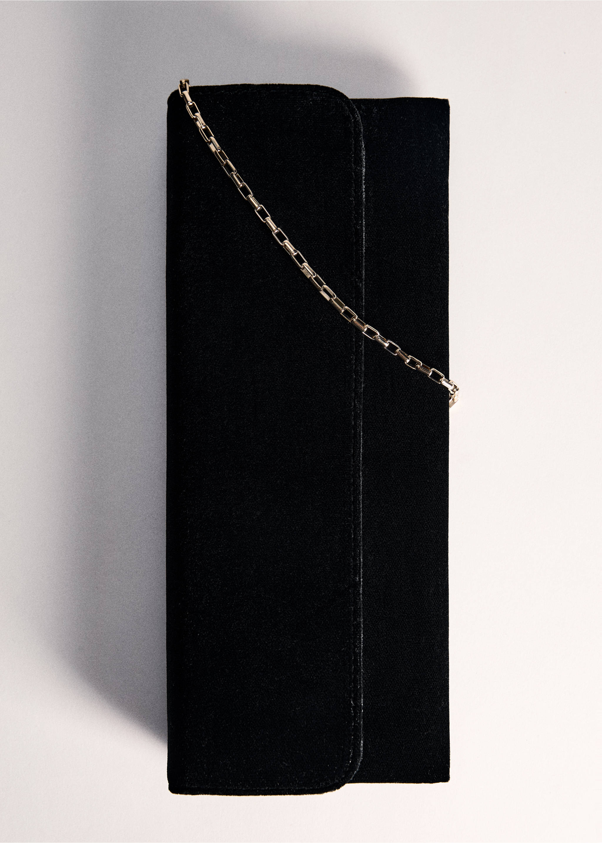 Flap chain bag - Details of the article 5, Black. Ref: 87050425-00.