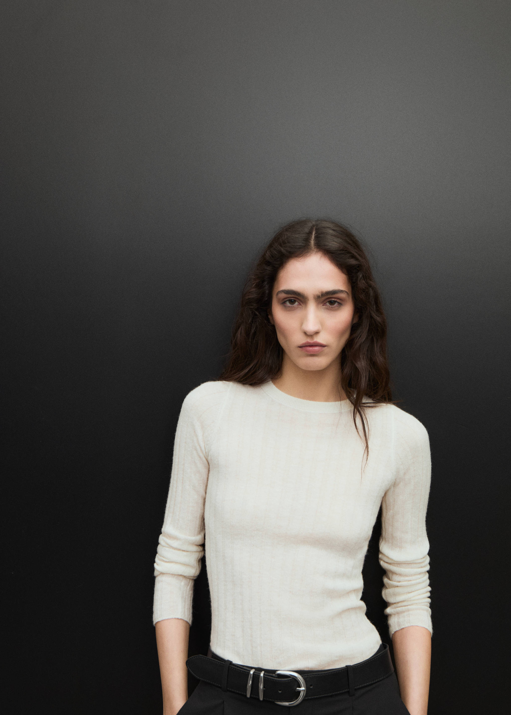 Ribbed round-neck sweater - Details of the article 7, Off White. Ref: 87050426-00.