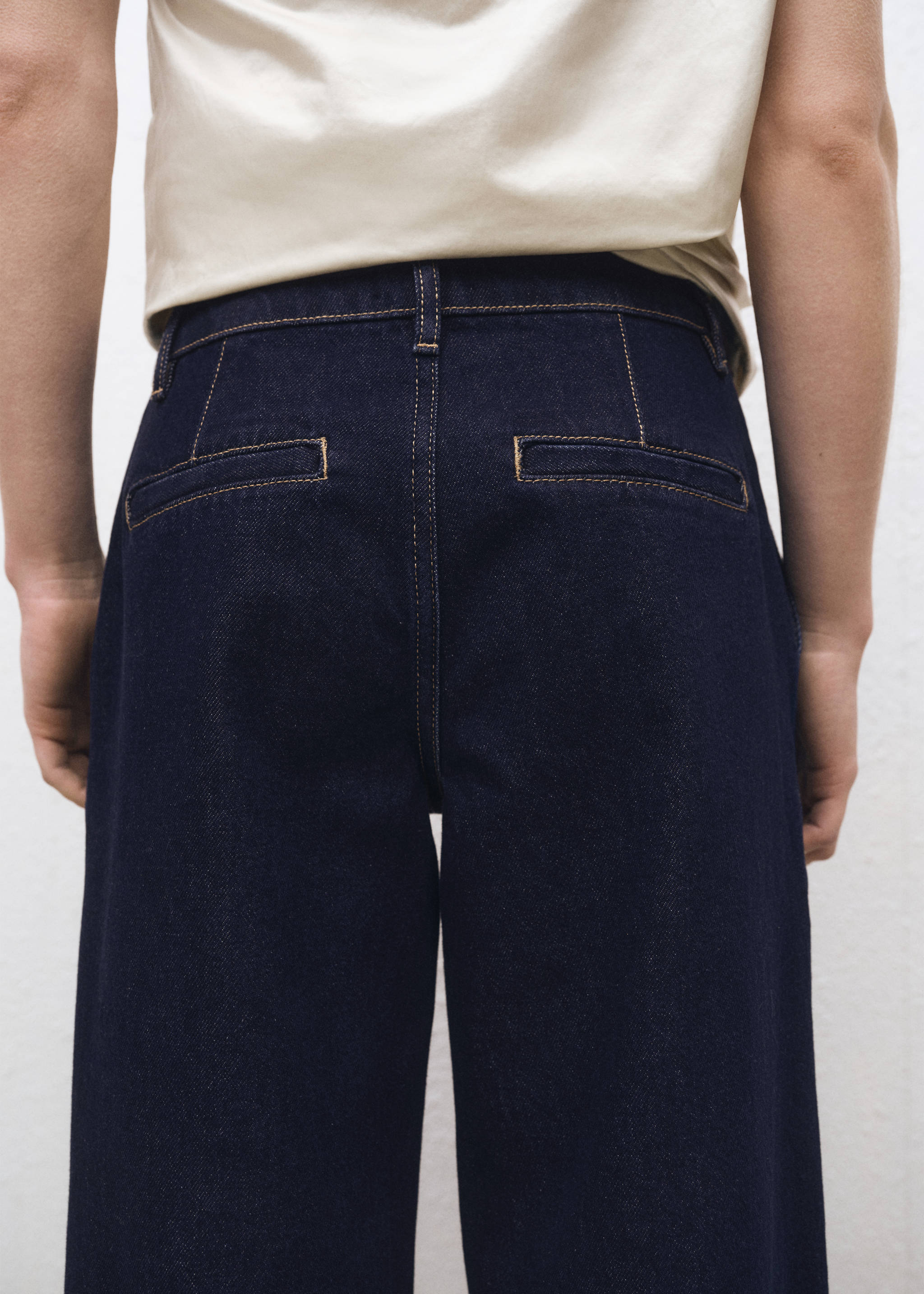 Rinse-wash wide leg jeans with pleats - Reverse of the article