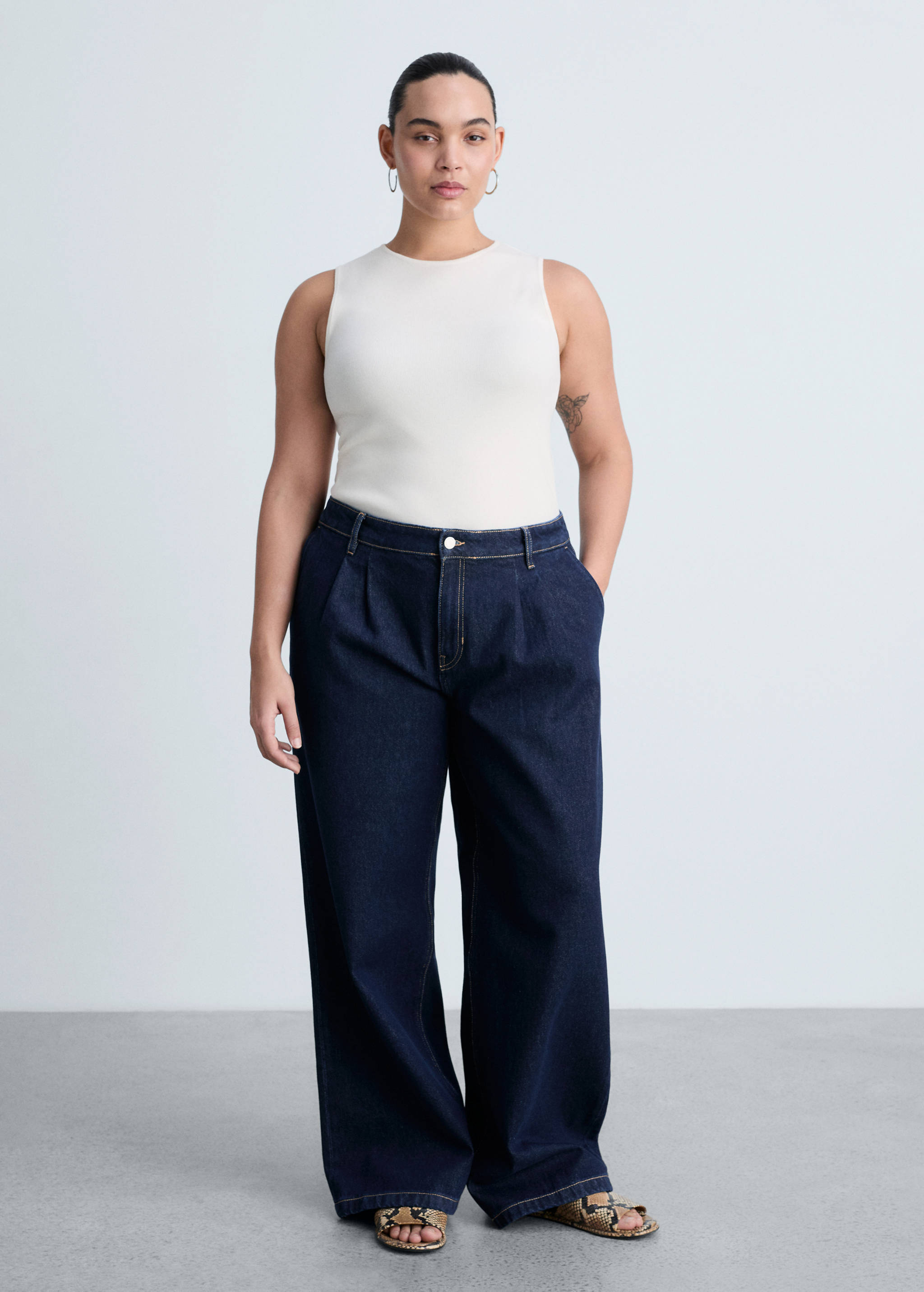 Rinse-wash wide leg jeans with pleats - Details of the article 3