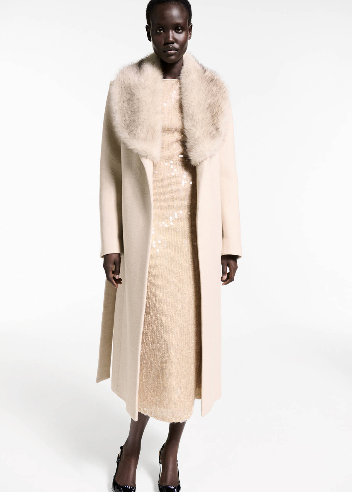 Butter wool coat with detachable collar