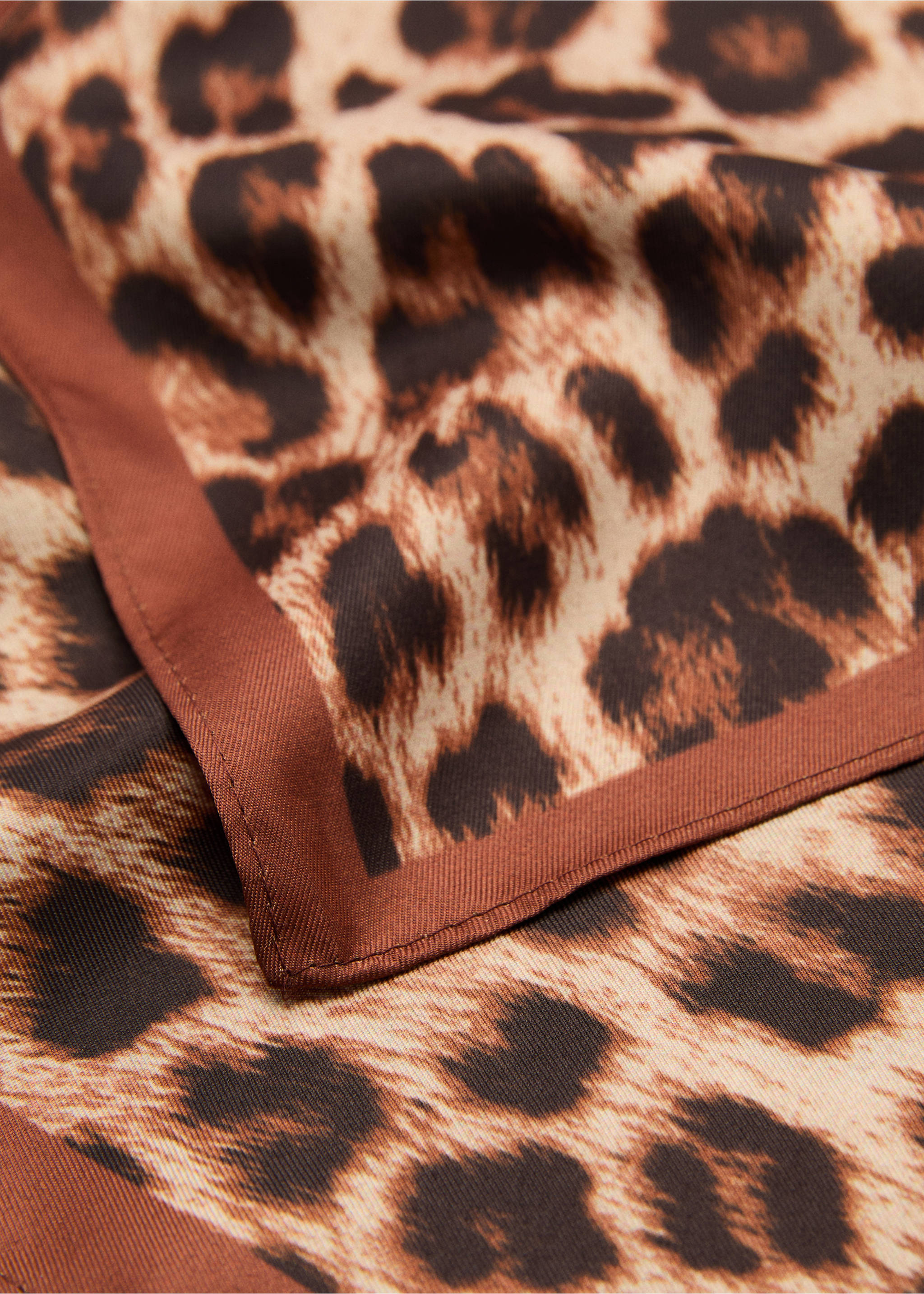 Leopard printed scarf - Medium plane, Brown. Ref: 87050454-00.