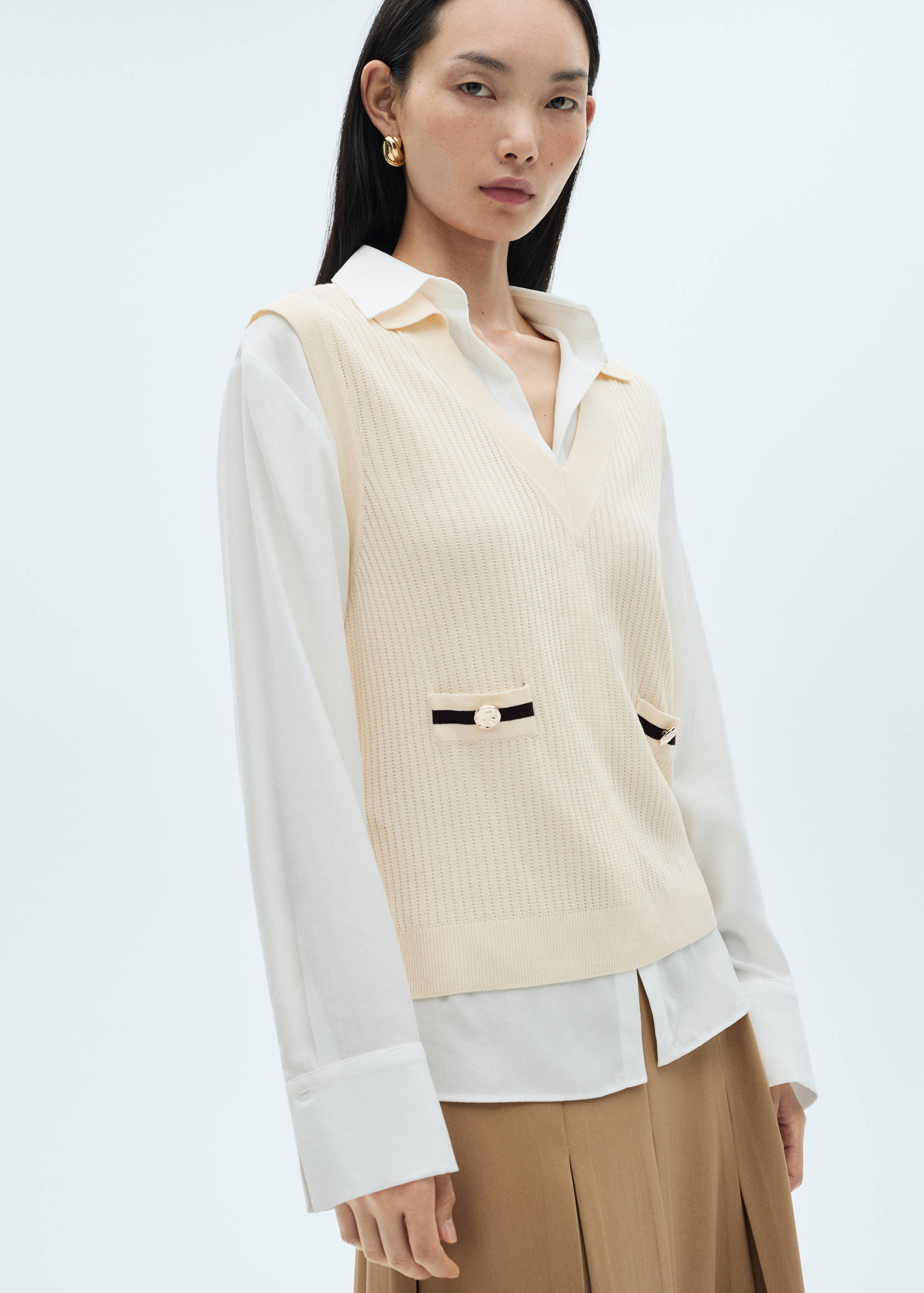 Knitted gilet with contrasting pockets - Medium plane