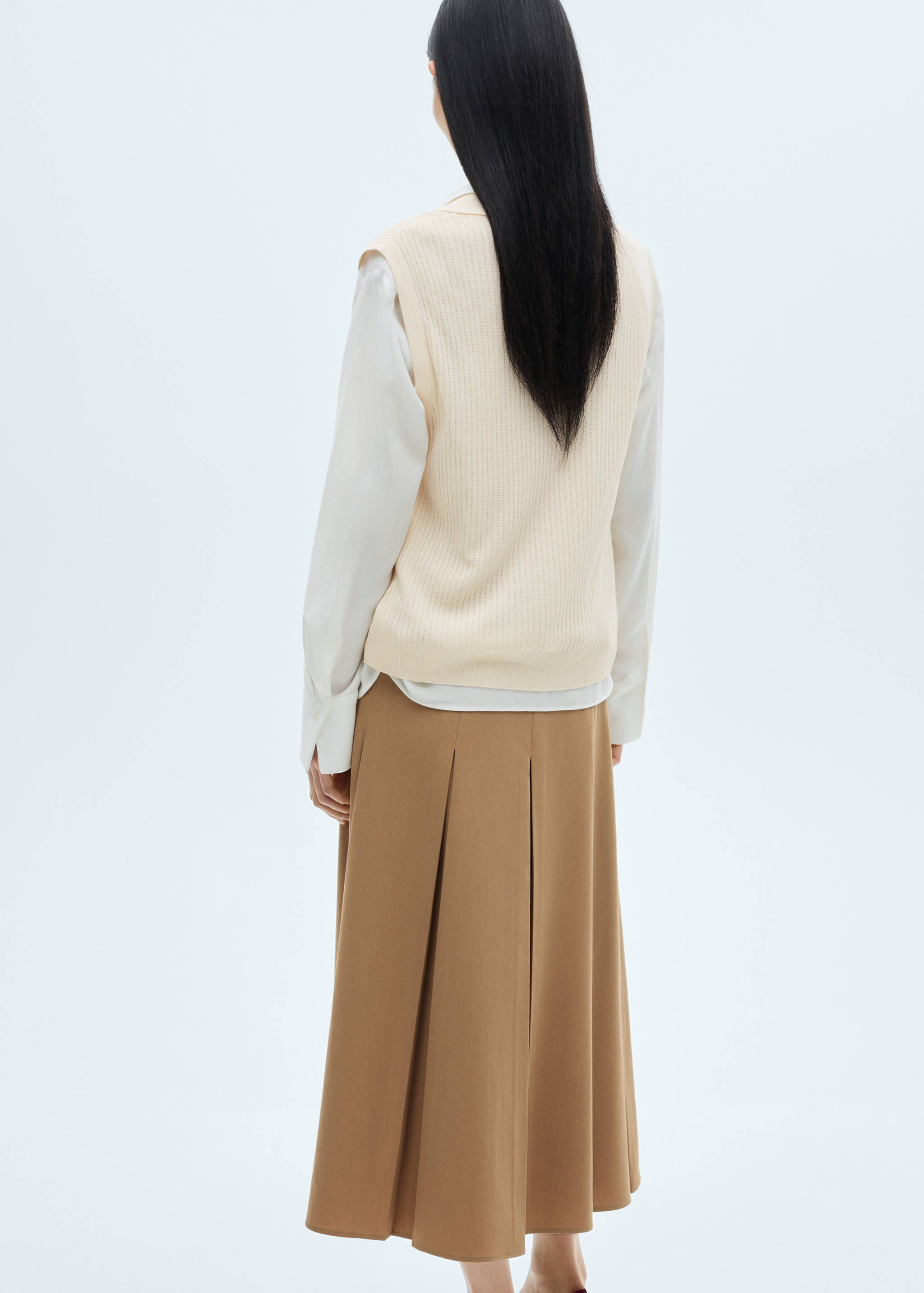 Knitted gilet with contrasting pockets - Reverse of the article