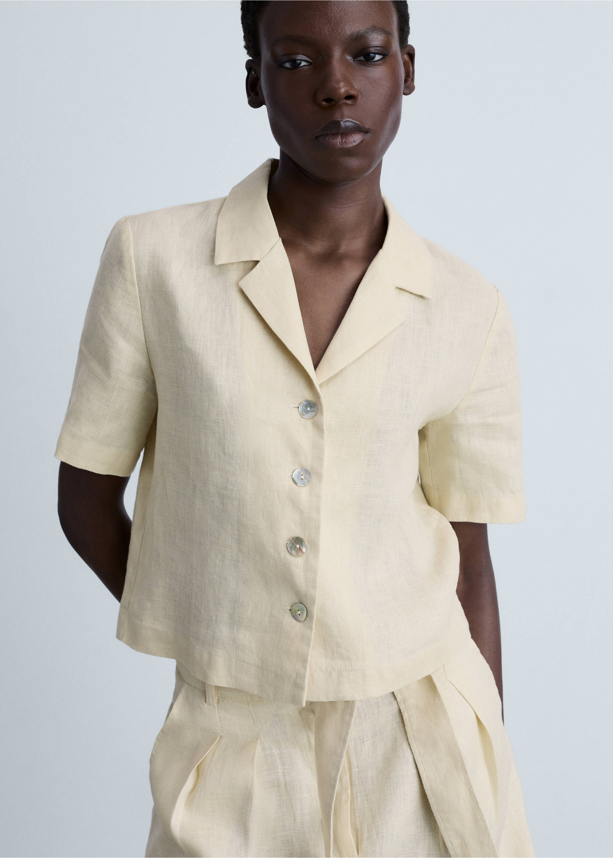 Camisa lino manga corta - Plano medio, Beige. Ref: 87050591-00.