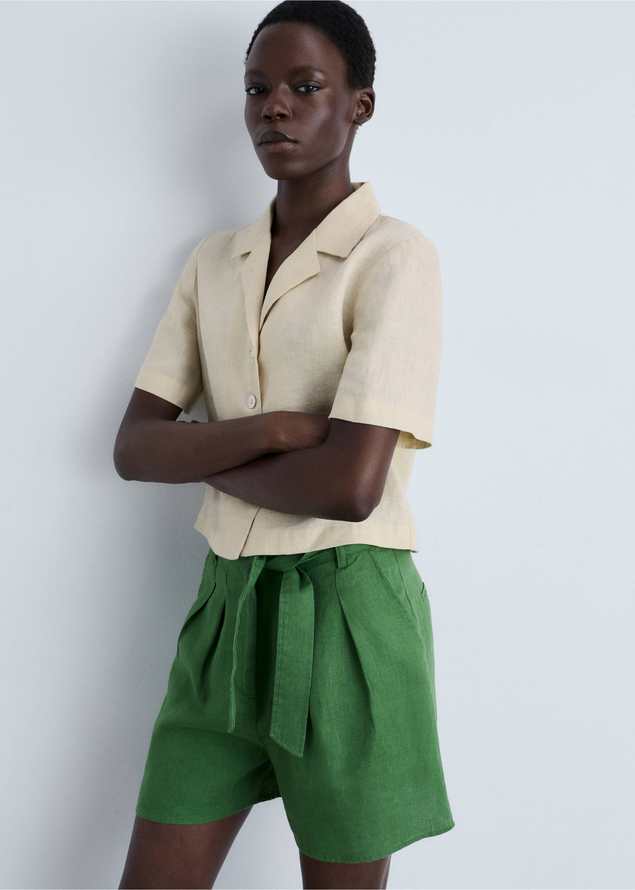 Camisa lino manga corta - Detalle del artículo 2, Beige. Ref: 87050591-00.