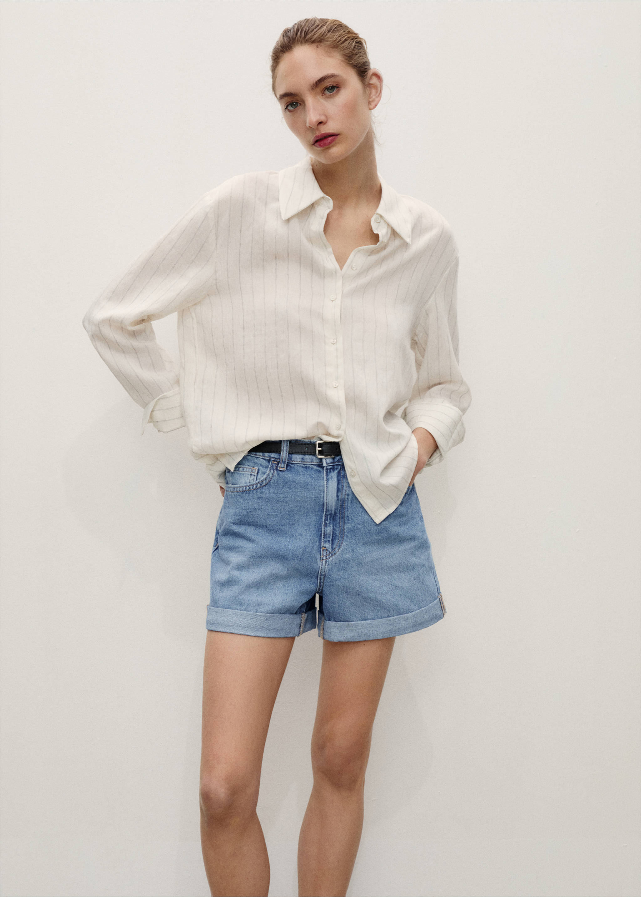 Shorts denim mom-fit tiro alto - Plano medio, Azul medio. Ref: 87050603-00.