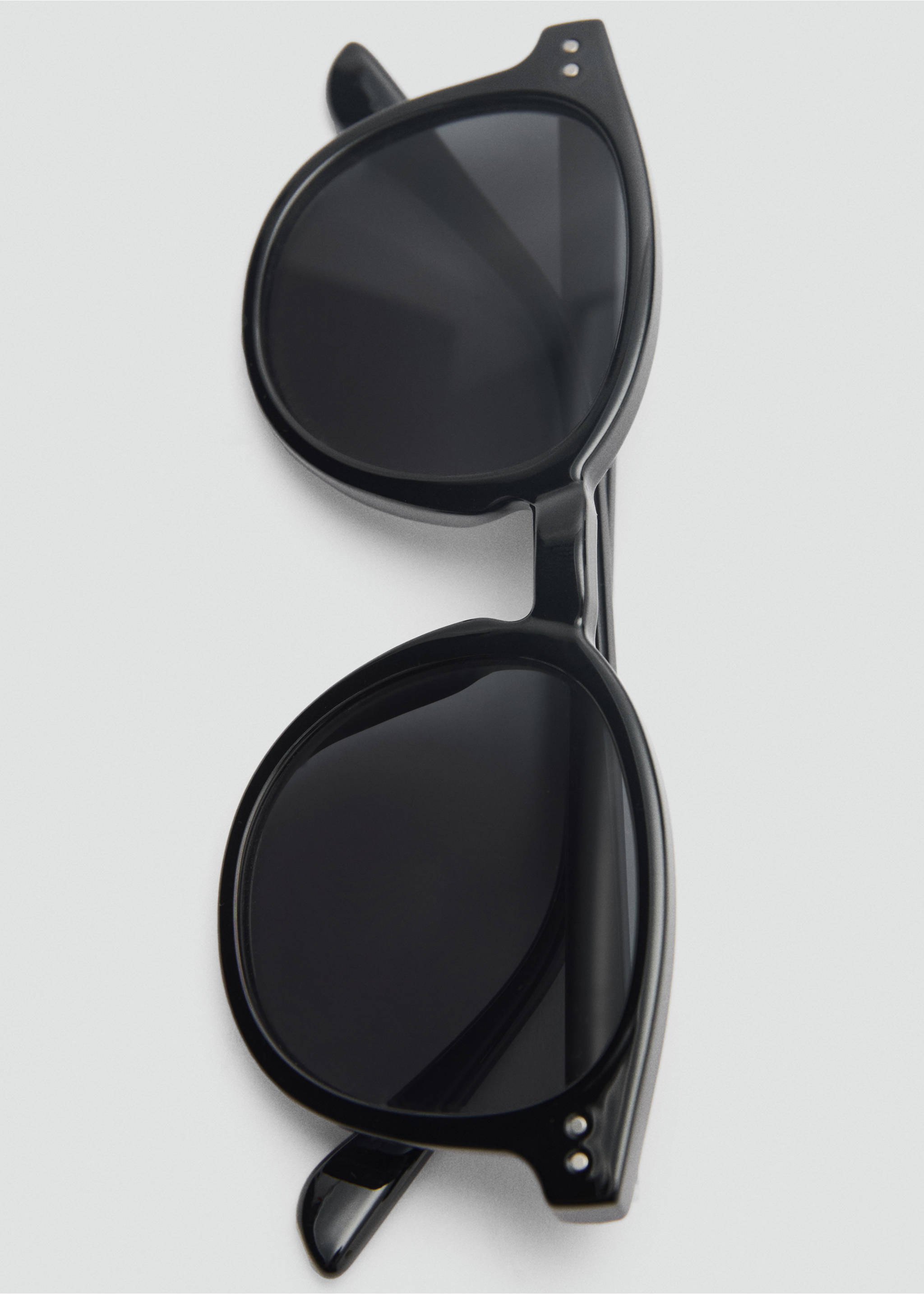 Round-framed sunglasses - Details of the article 2, Black. Ref: 87050606-00.