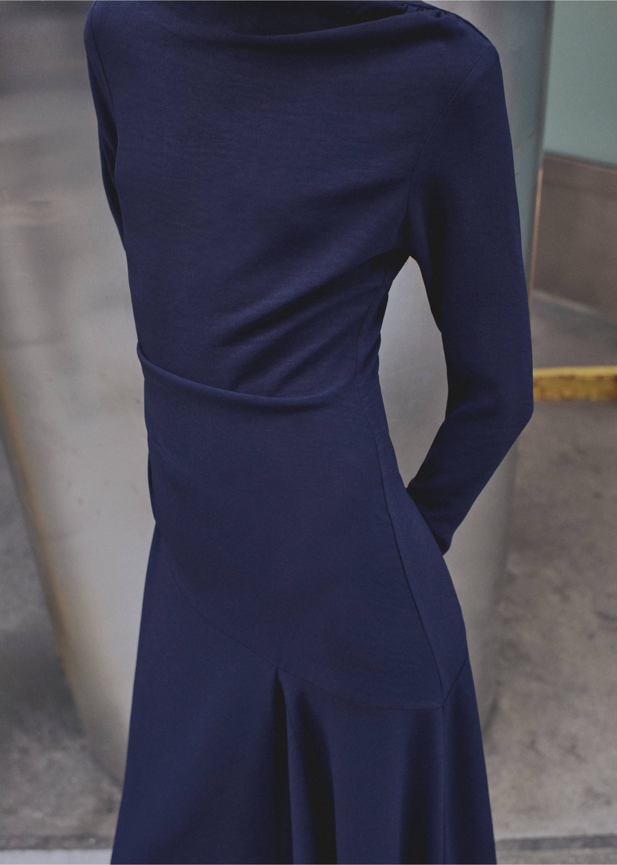 Asymmetrical pleated dress - Medium plane, Night Blue. Ref: 87050614-00.