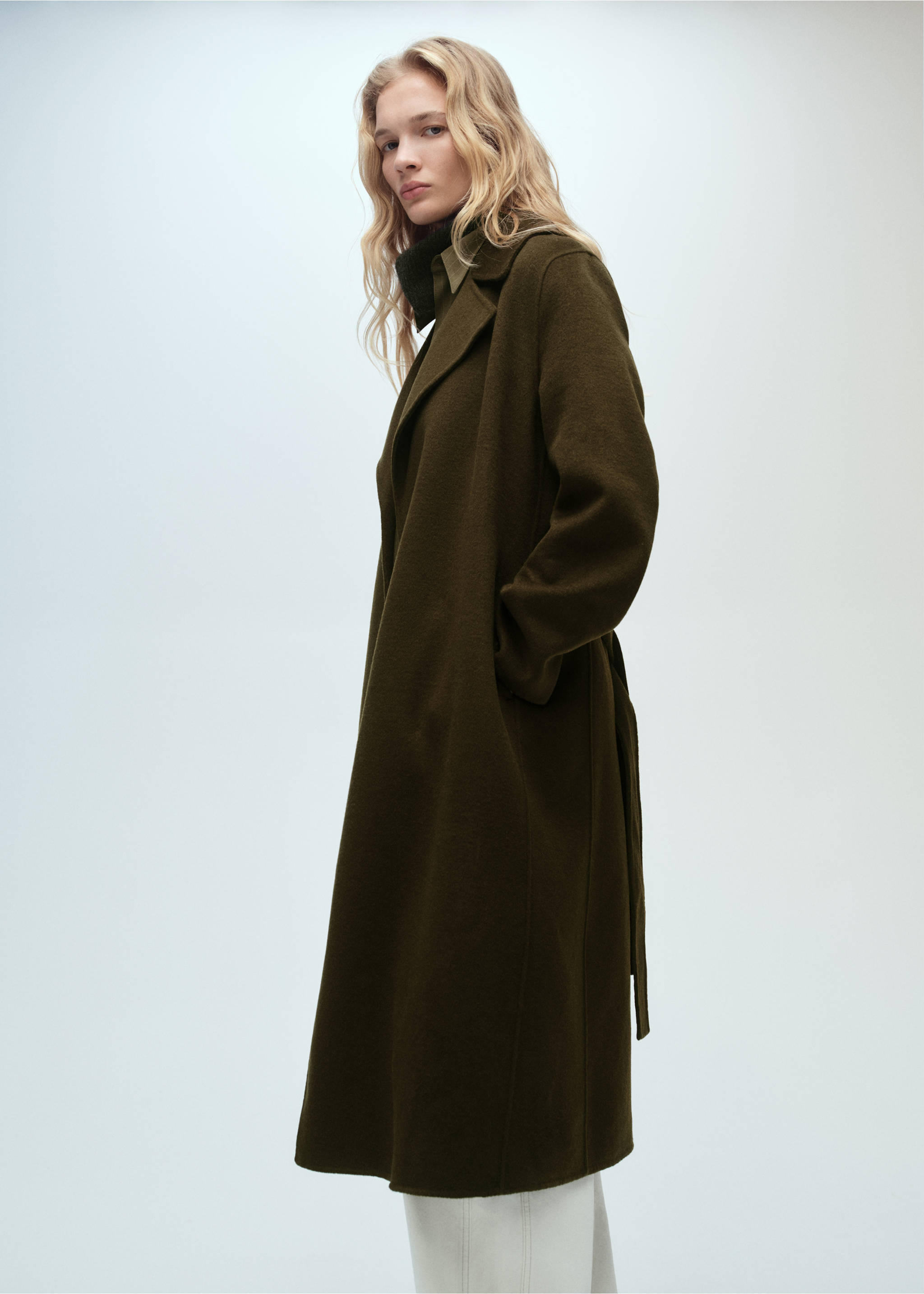 Handmade long coat with belt - Details of the article 2, Khaki. Ref: 87050616-00.