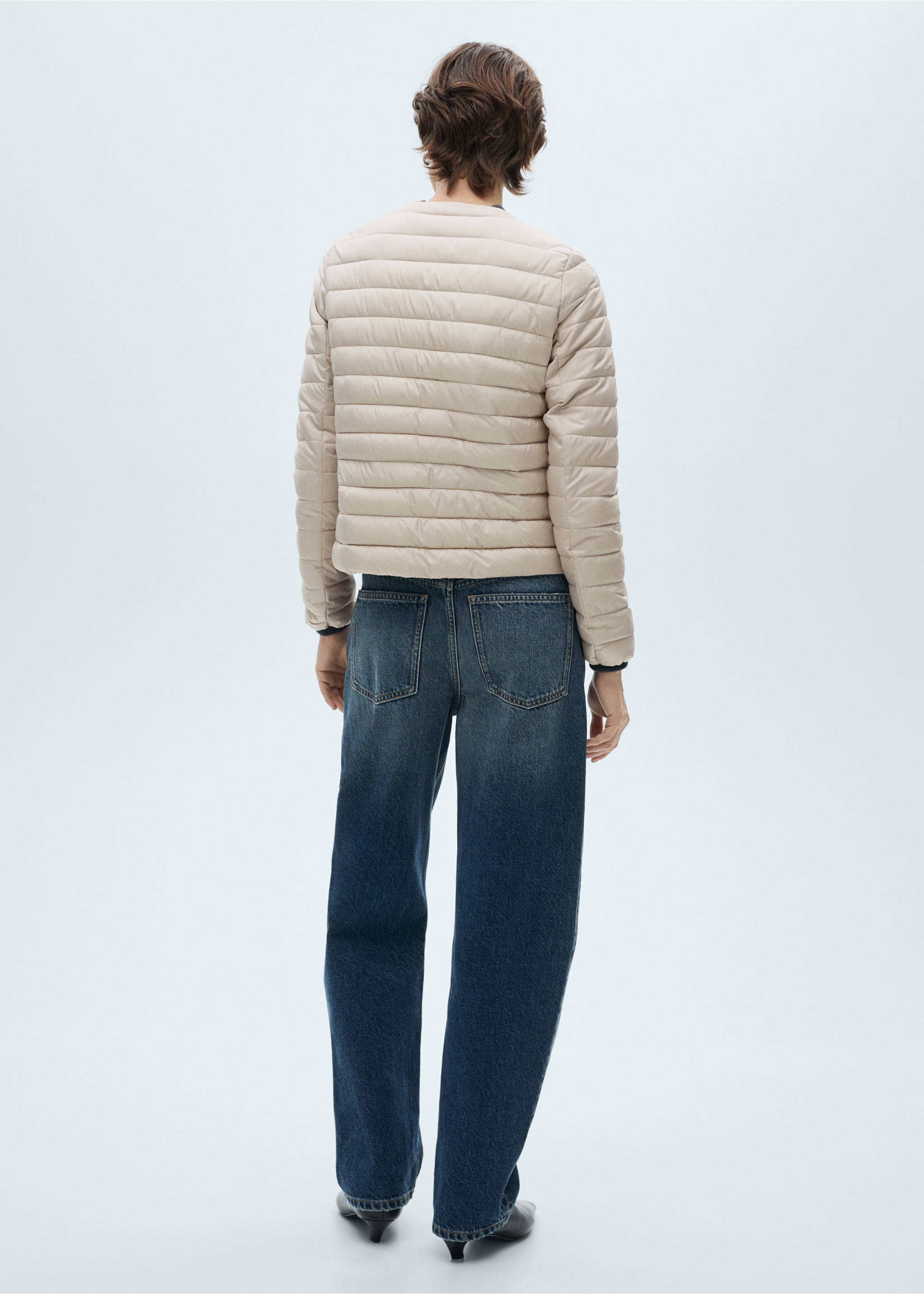 Short padded anorak with pockets - Reverse of the article, Ecru. Ref: 87050617-00.