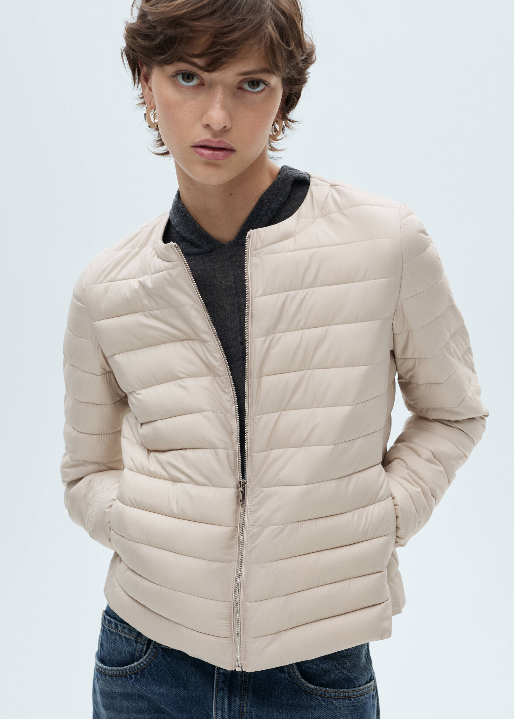 Short padded anorak with pockets - Details of the article 6, Ecru. Ref: 87050617-00.