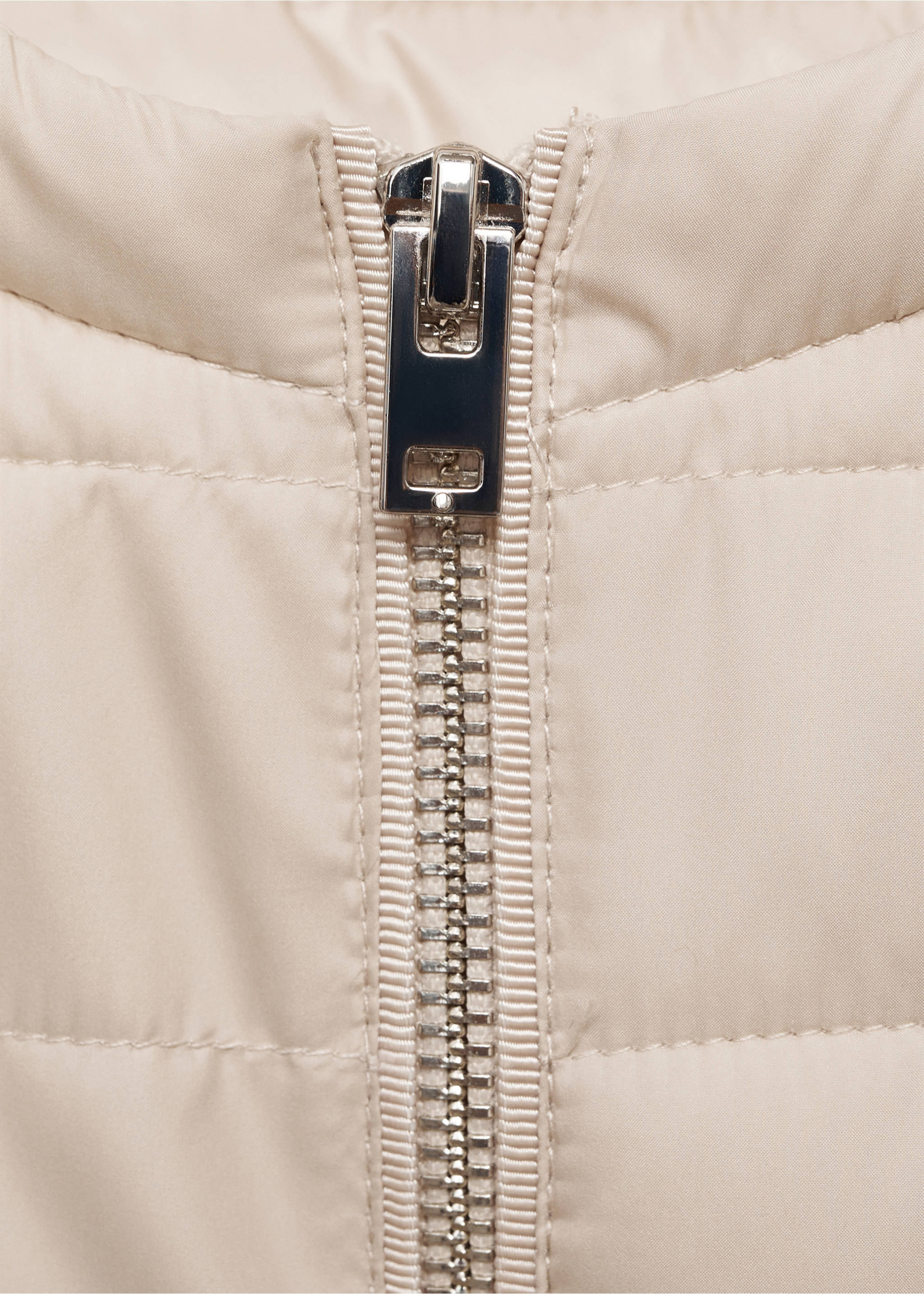 Short padded anorak with pockets - Details of the article 8, Ecru. Ref: 87050617-00.