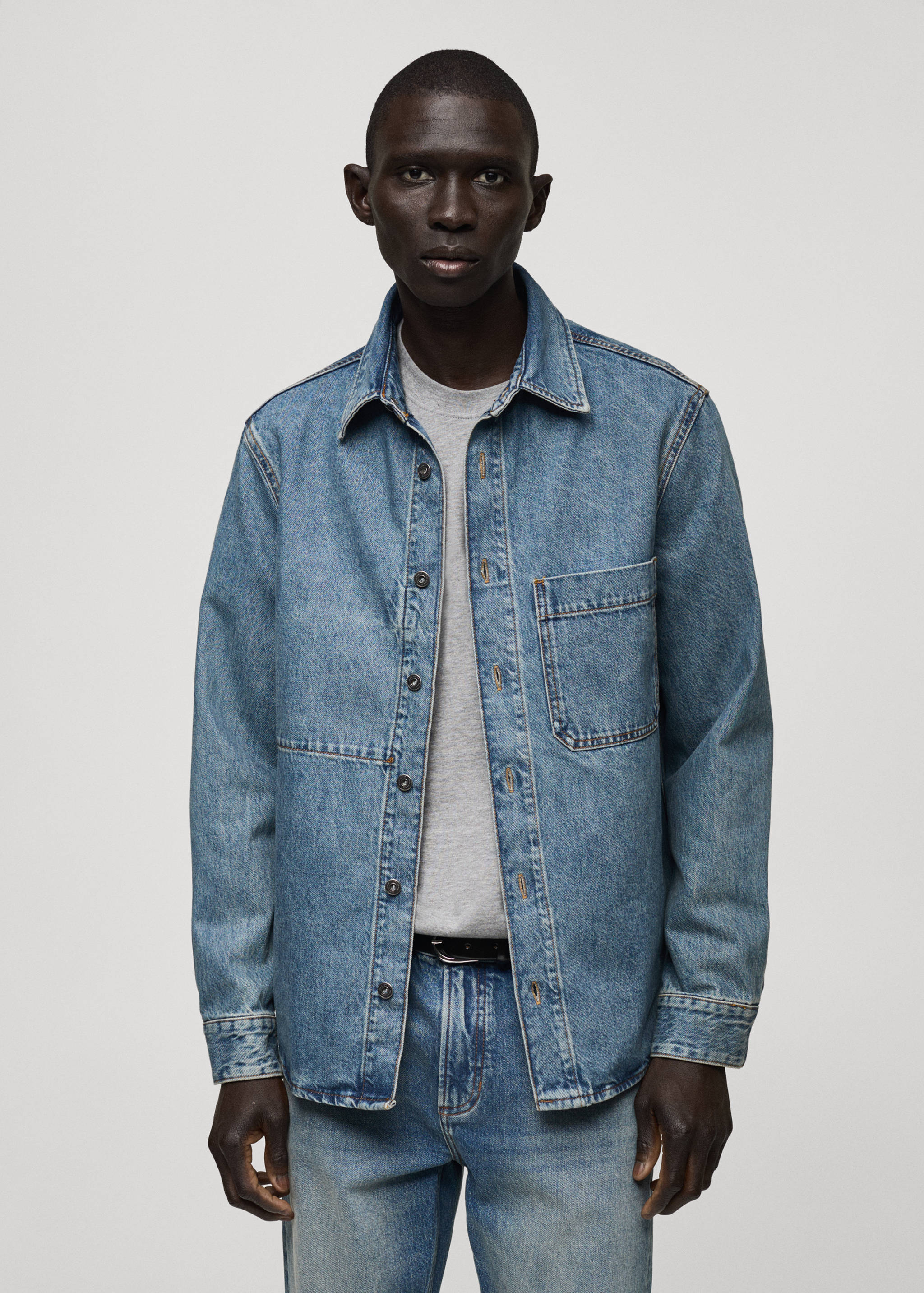 Jeans-Overshirt mit Tasche - Mittlere Ansicht