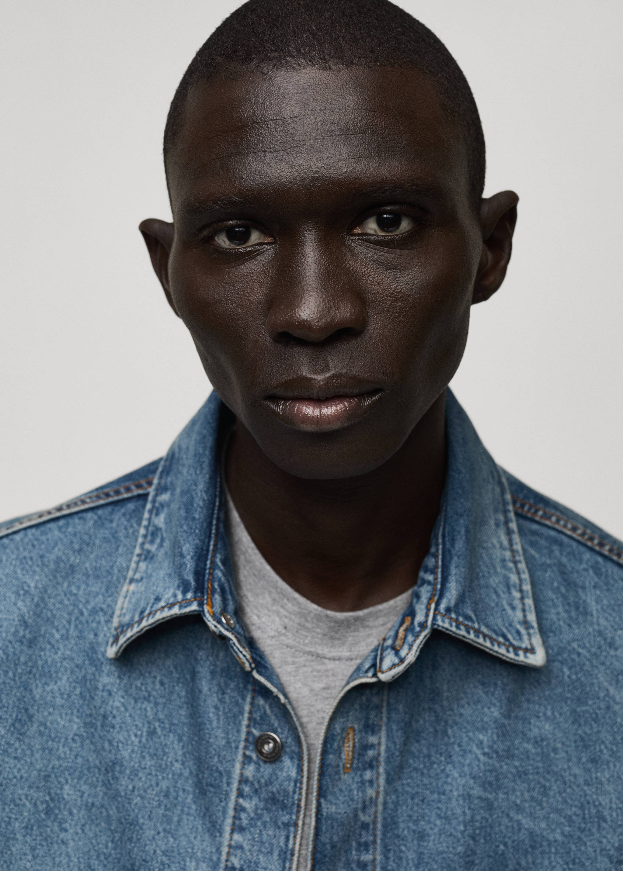 Jeans-Overshirt mit Tasche - Detail des Artikels 1