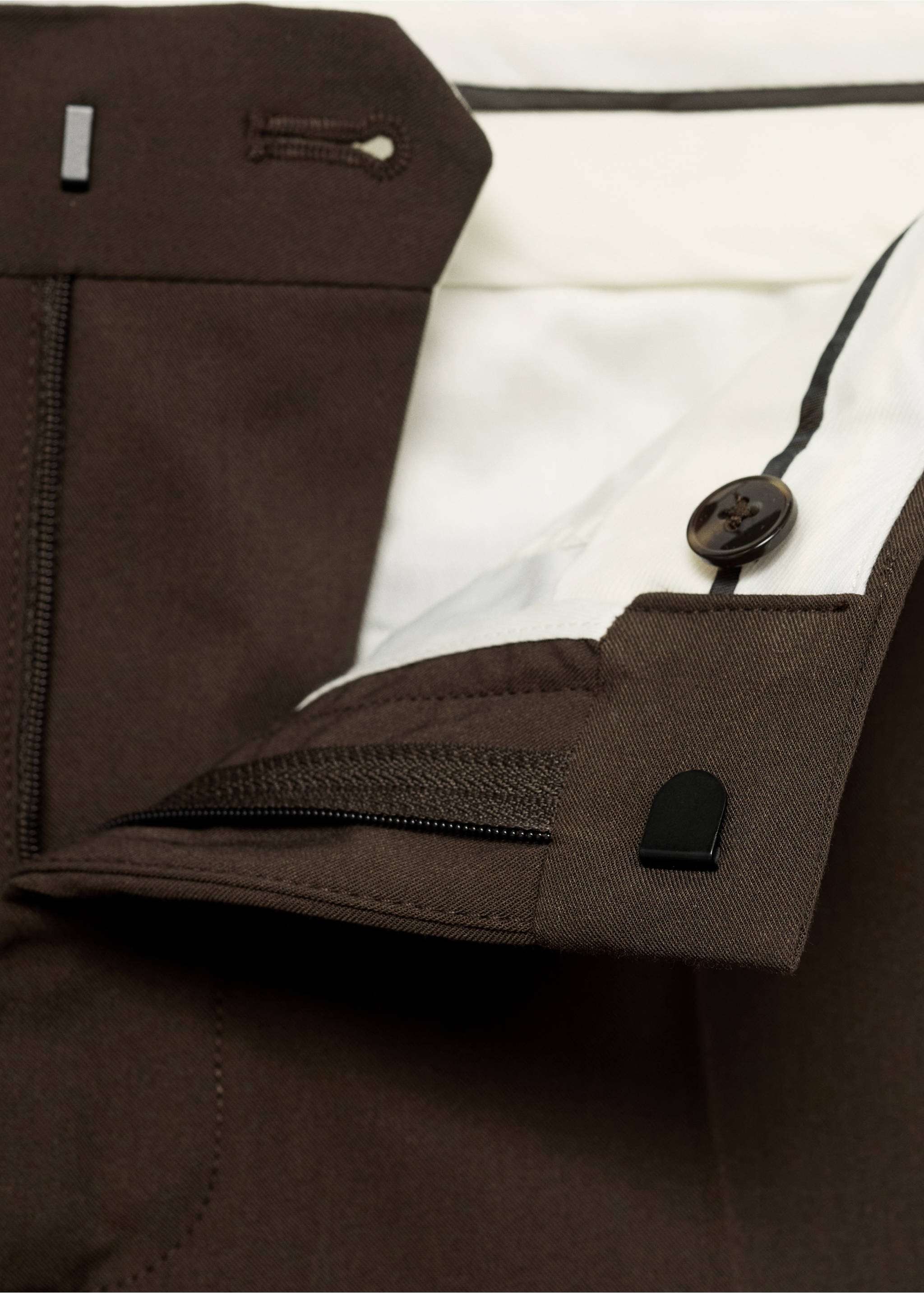 Super Slim Fit-Anzughose aus Stretchstoff - Detail des Artikels 0, Braun. Ref: 87050623-00.