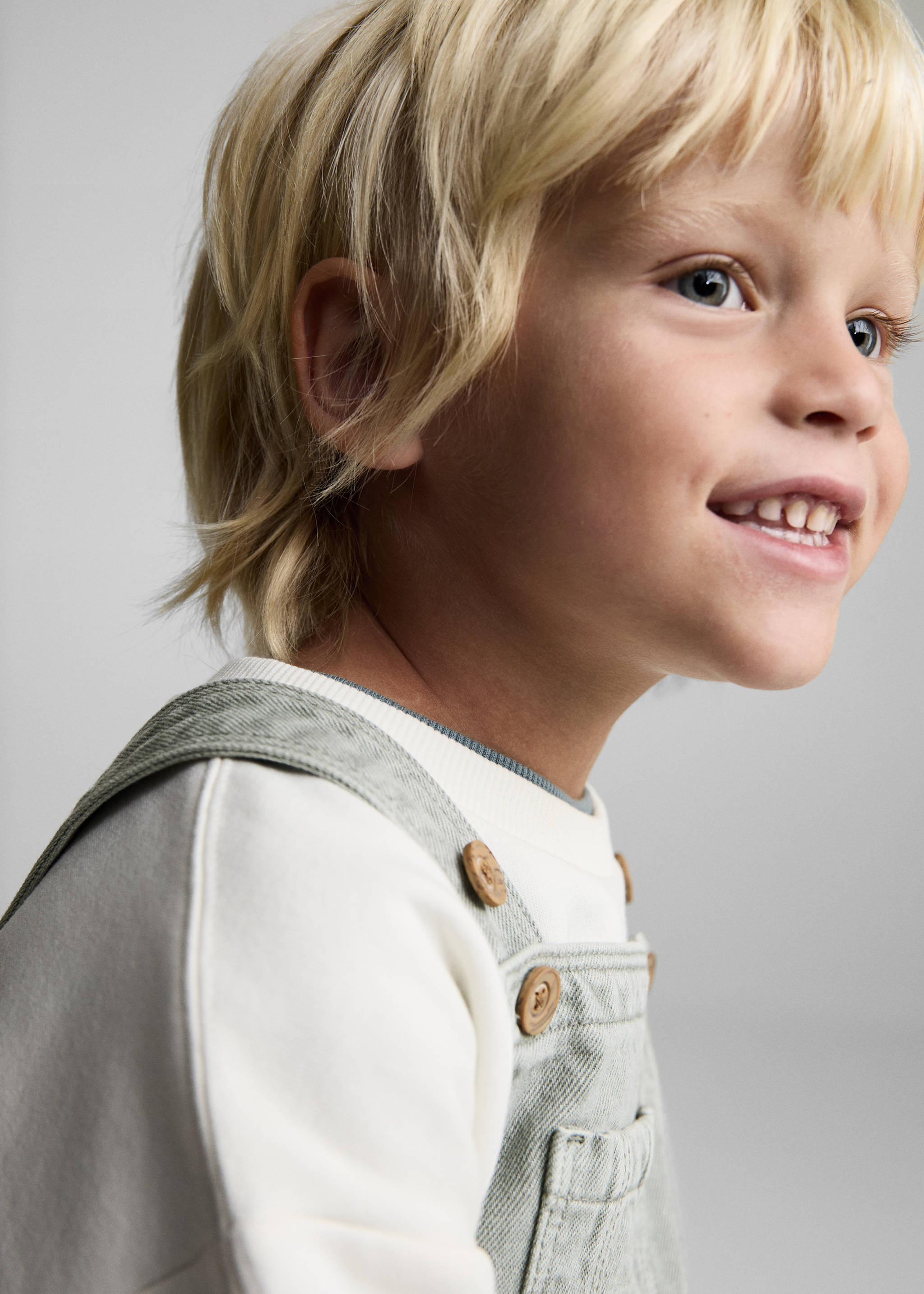 Lange Jeans-Latzhose mit Tasche - Detail des Artikels 1