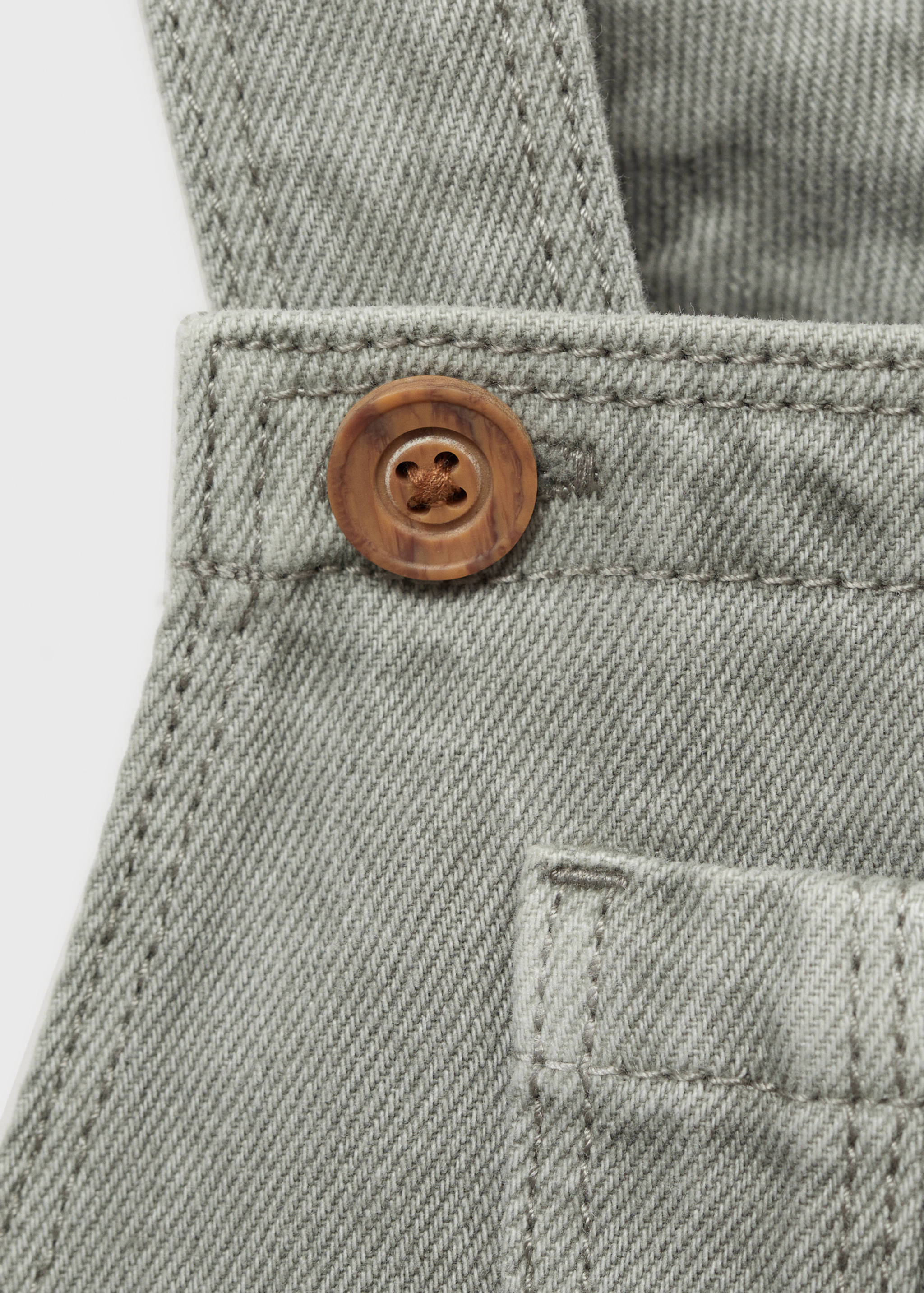 Lange Jeans-Latzhose mit Tasche - Detail des Artikels 8
