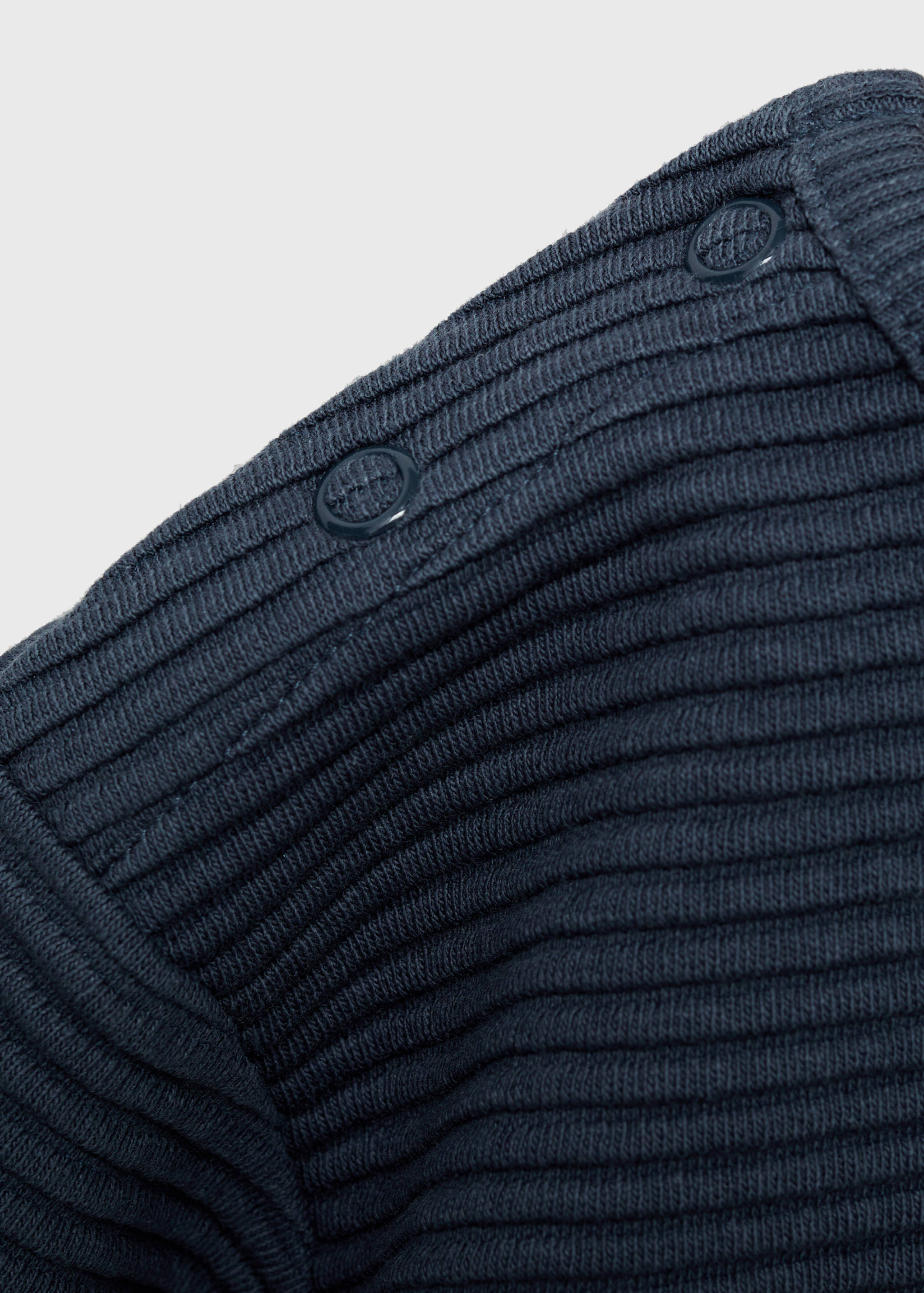 Teksturirana pletena sportska majica - Detalji artikla 0