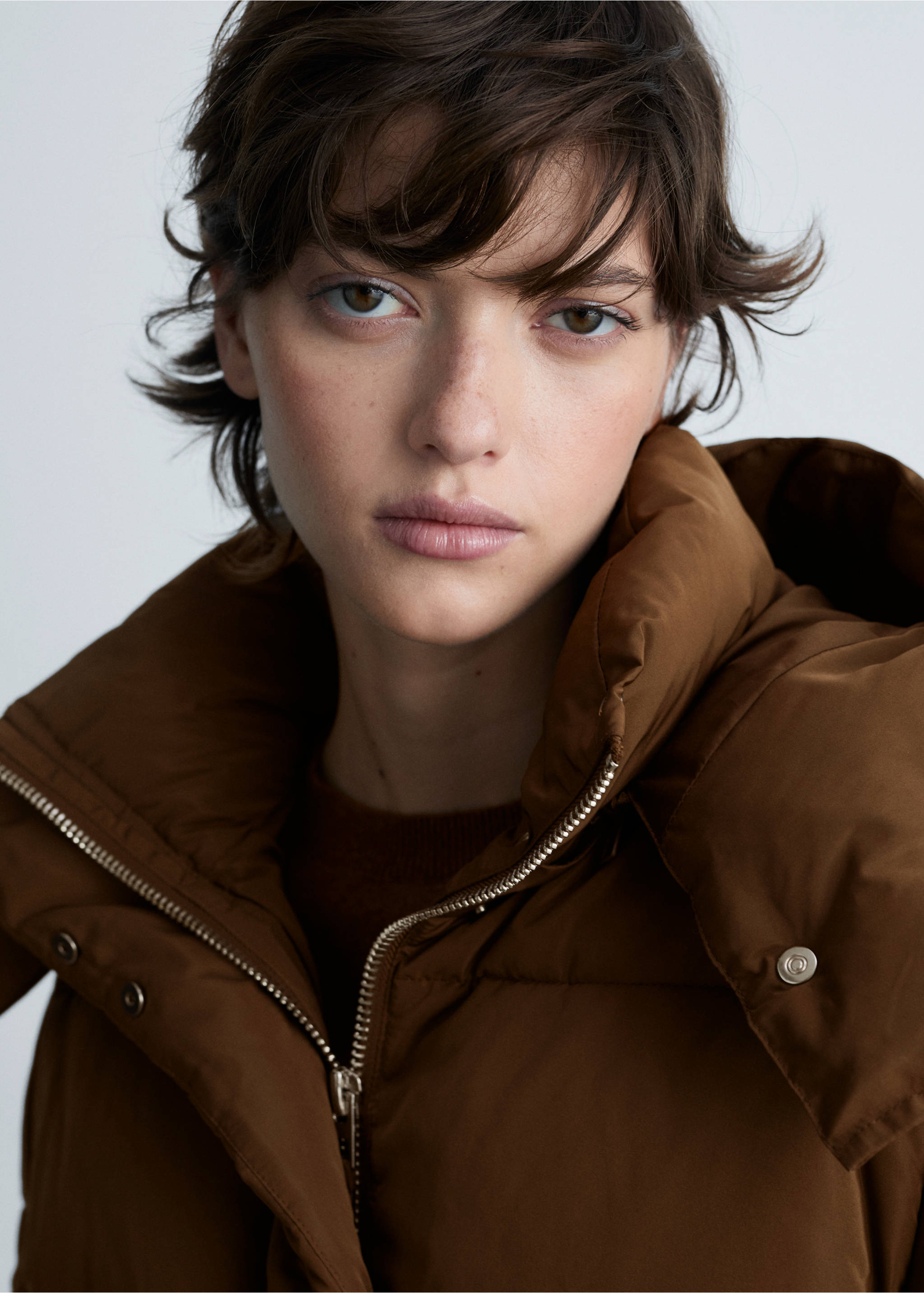 Midi quilted anorak with hood - Details of the article 1, Medium Brown. Ref: 87051514-00.