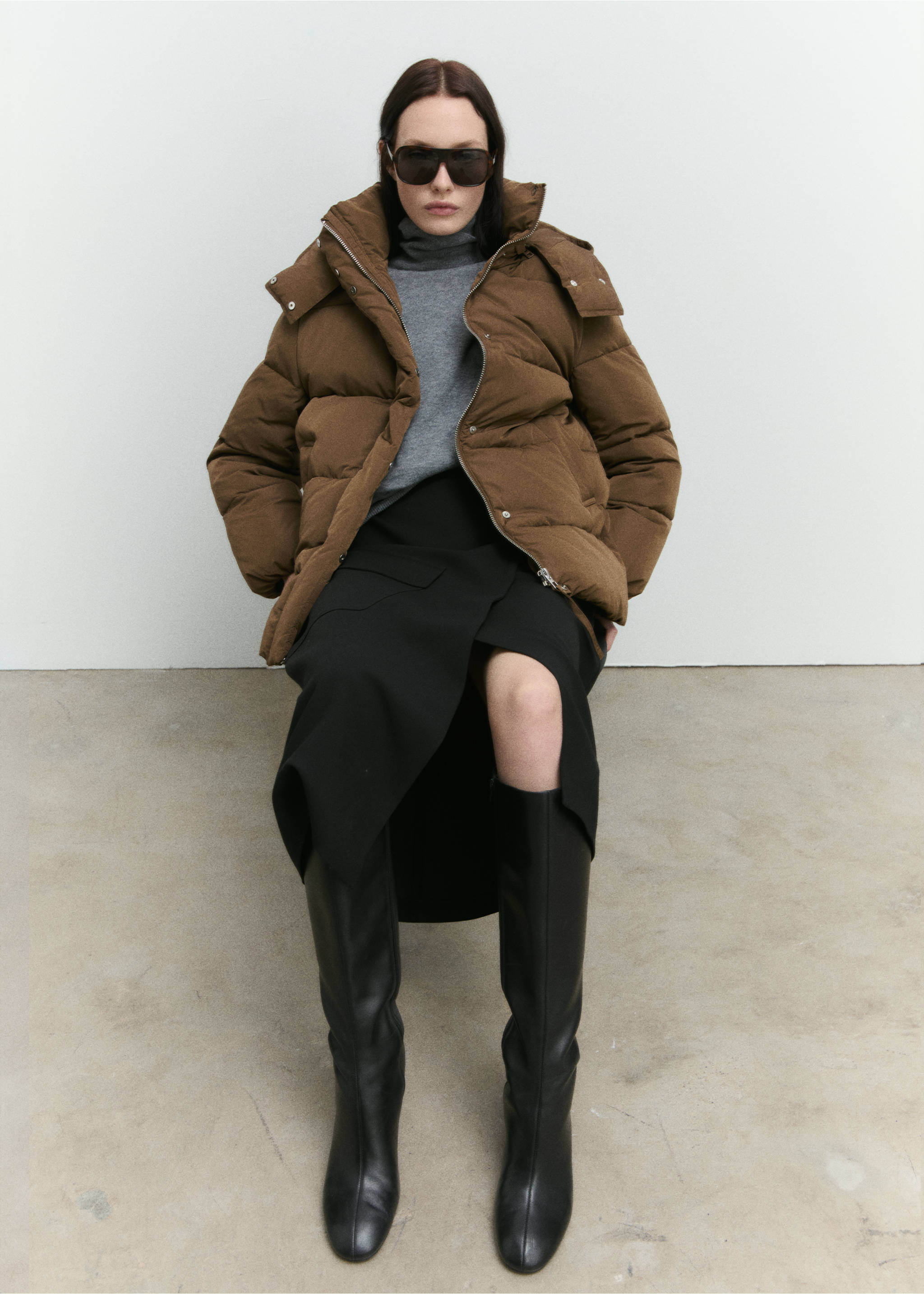 Midi quilted anorak with hood - Details of the article 6, Medium Brown. Ref: 87051514-00.