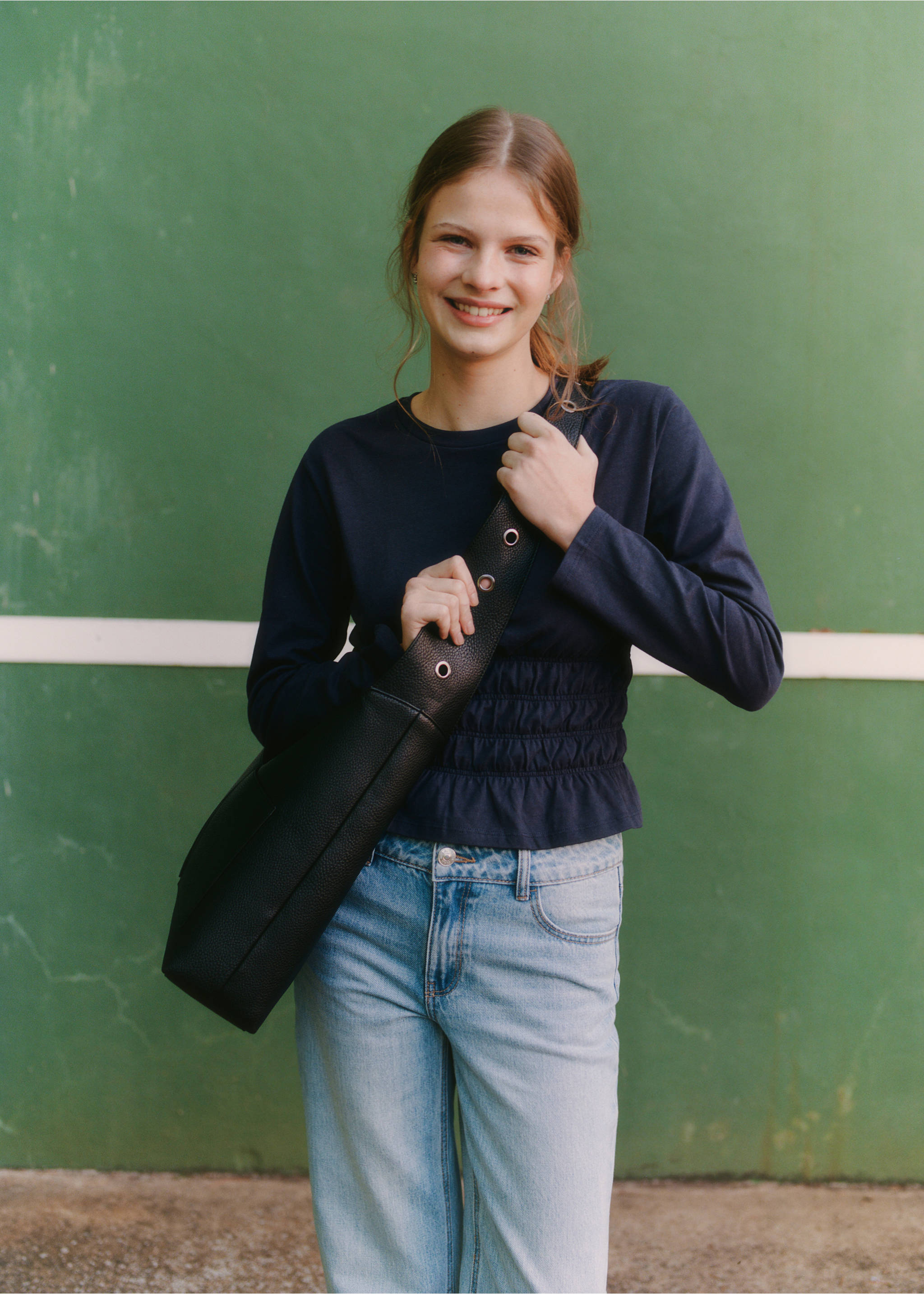 Henkeltasche mit Nieten - Detail des Artikels 7, Schwarz. Ref: 87051519-00.