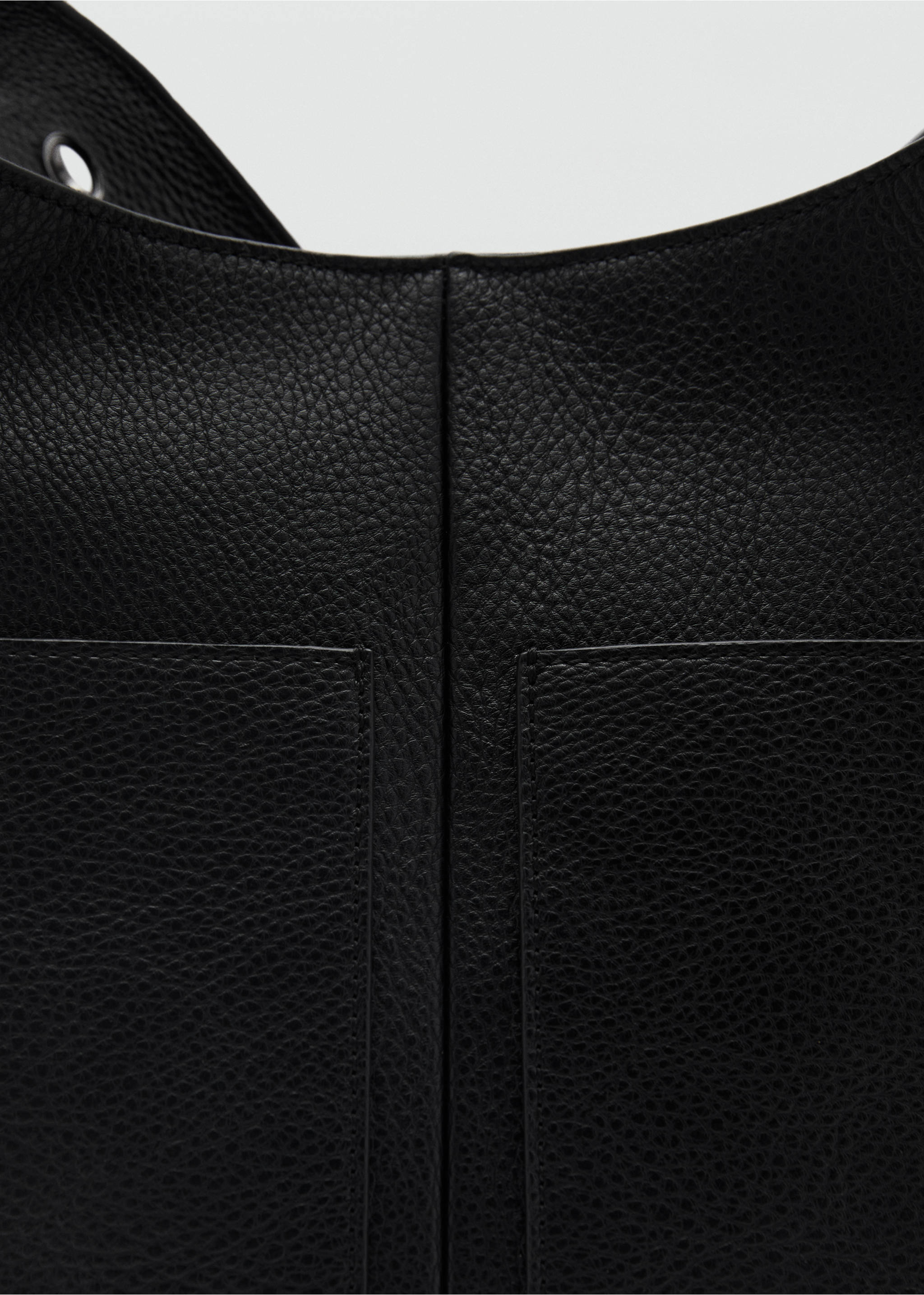 Henkeltasche mit Nieten - Detail des Artikels 1, Schwarz. Ref: 87051519-00.