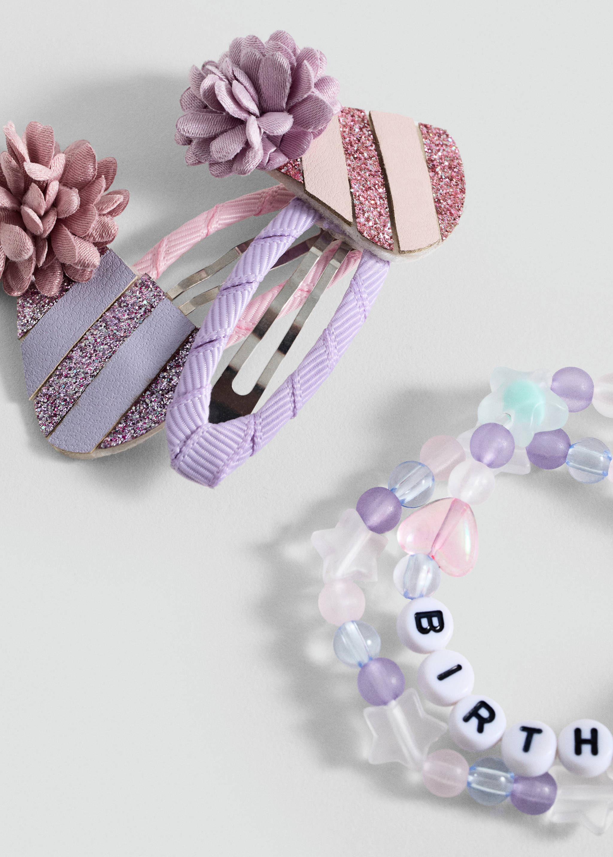 Lot 2 barrettes et bracelets - Plan moyen