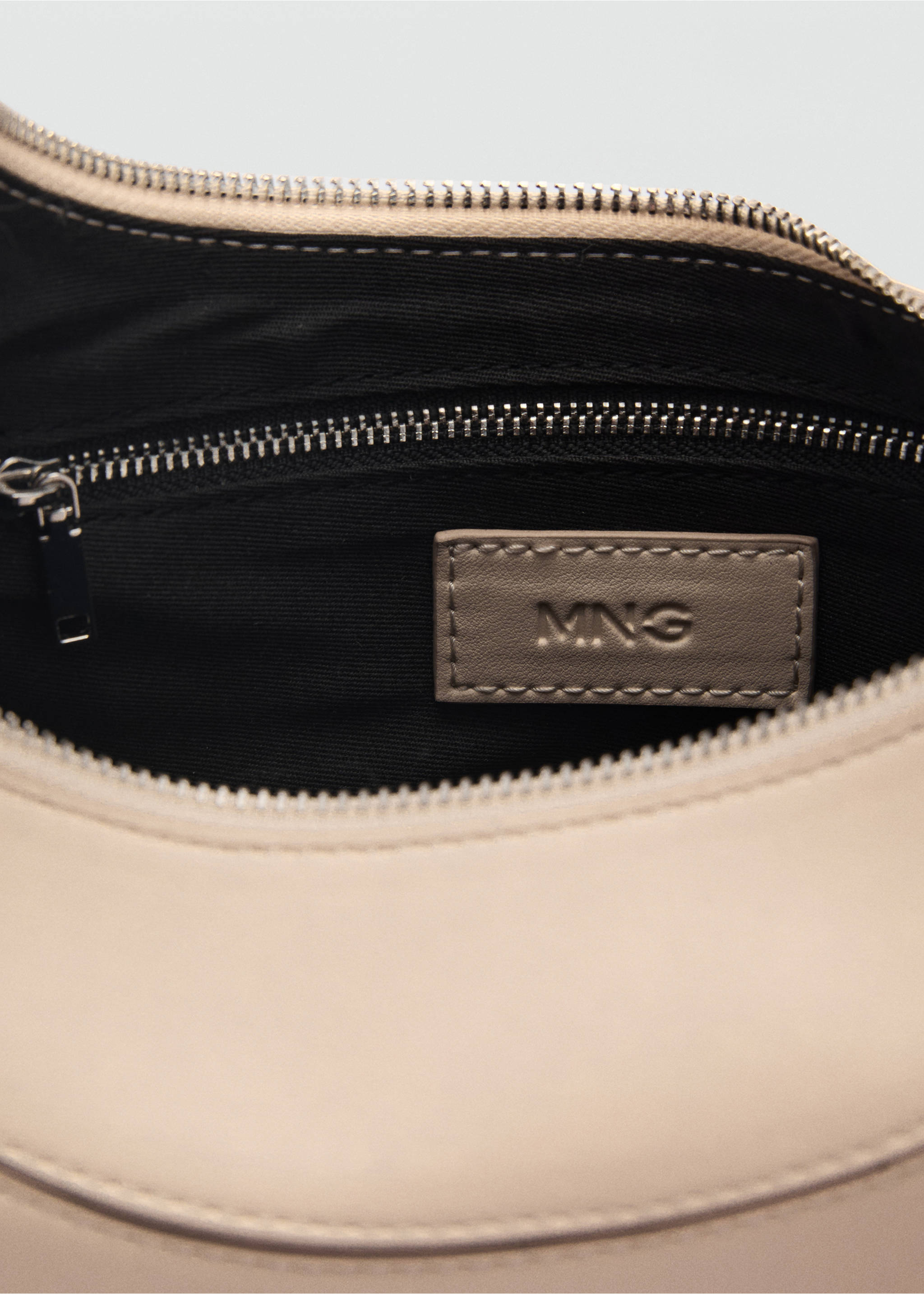 Oval shoulder bag - Details of the article 4, Off White. Ref: 87052537-00.