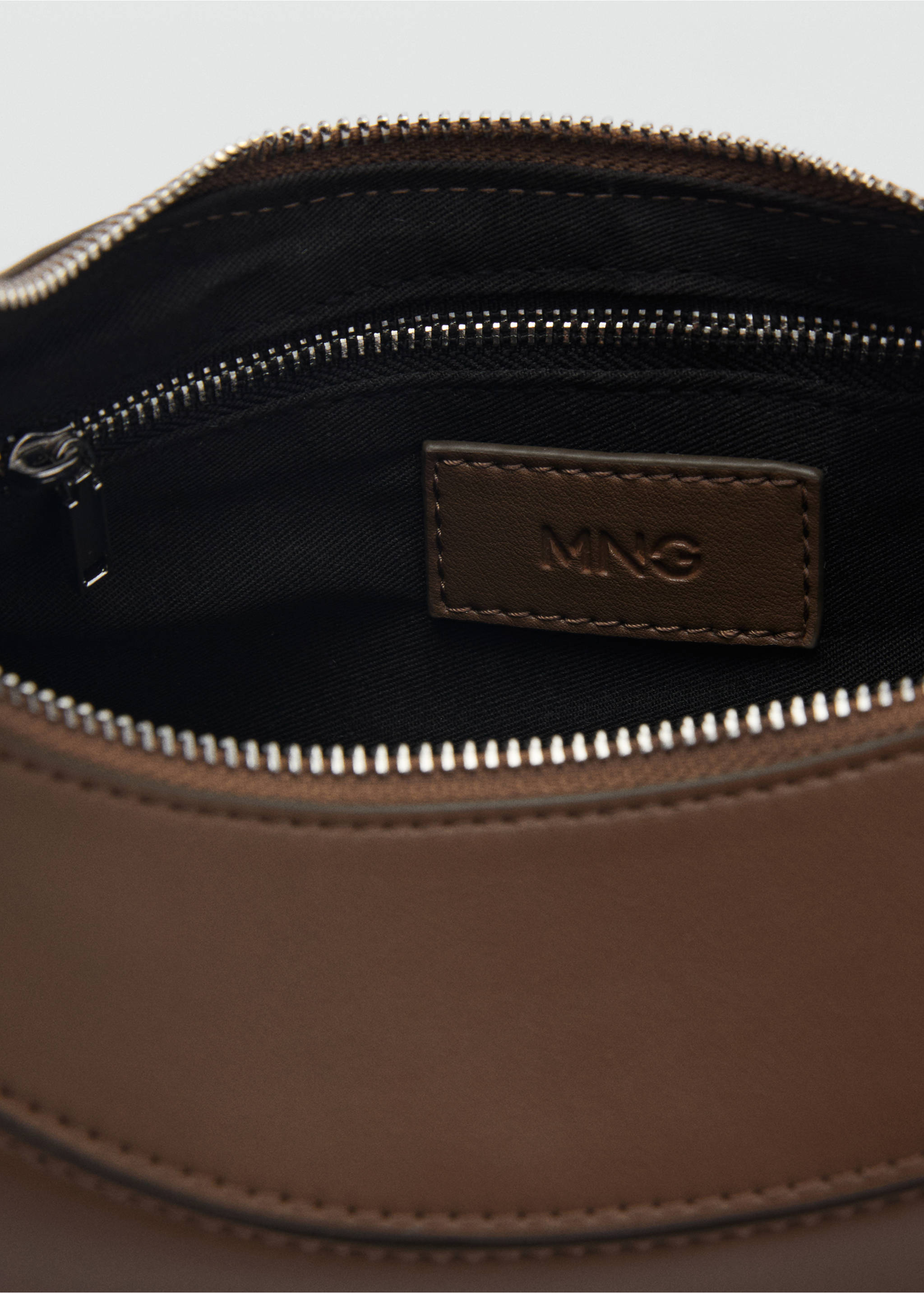 Oval shoulder bag - Details of the article 4, Medium Brown. Ref: 87052537-00.