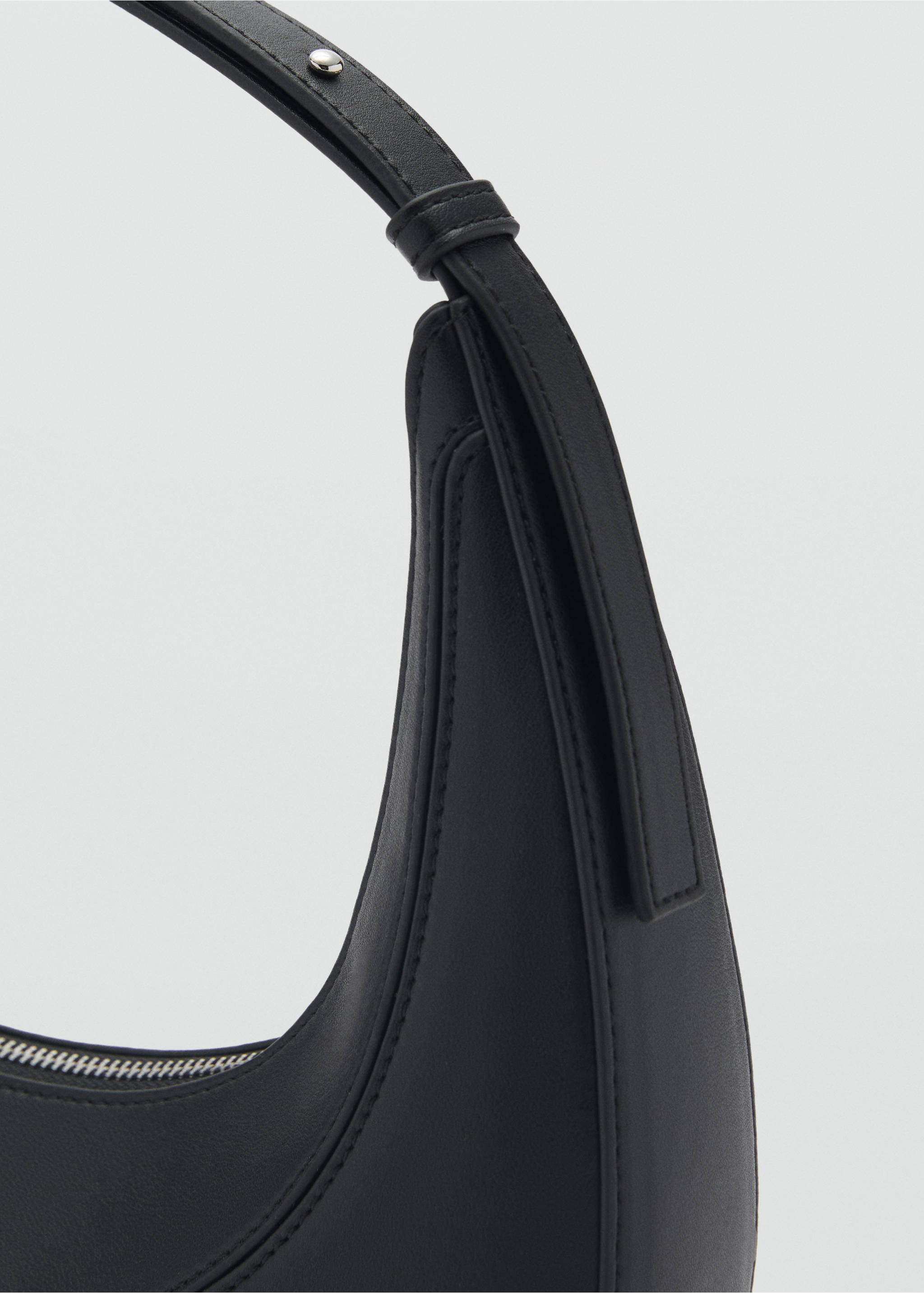 Oval shoulder bag - Details of the article 2, Black. Ref: 87052537-00.