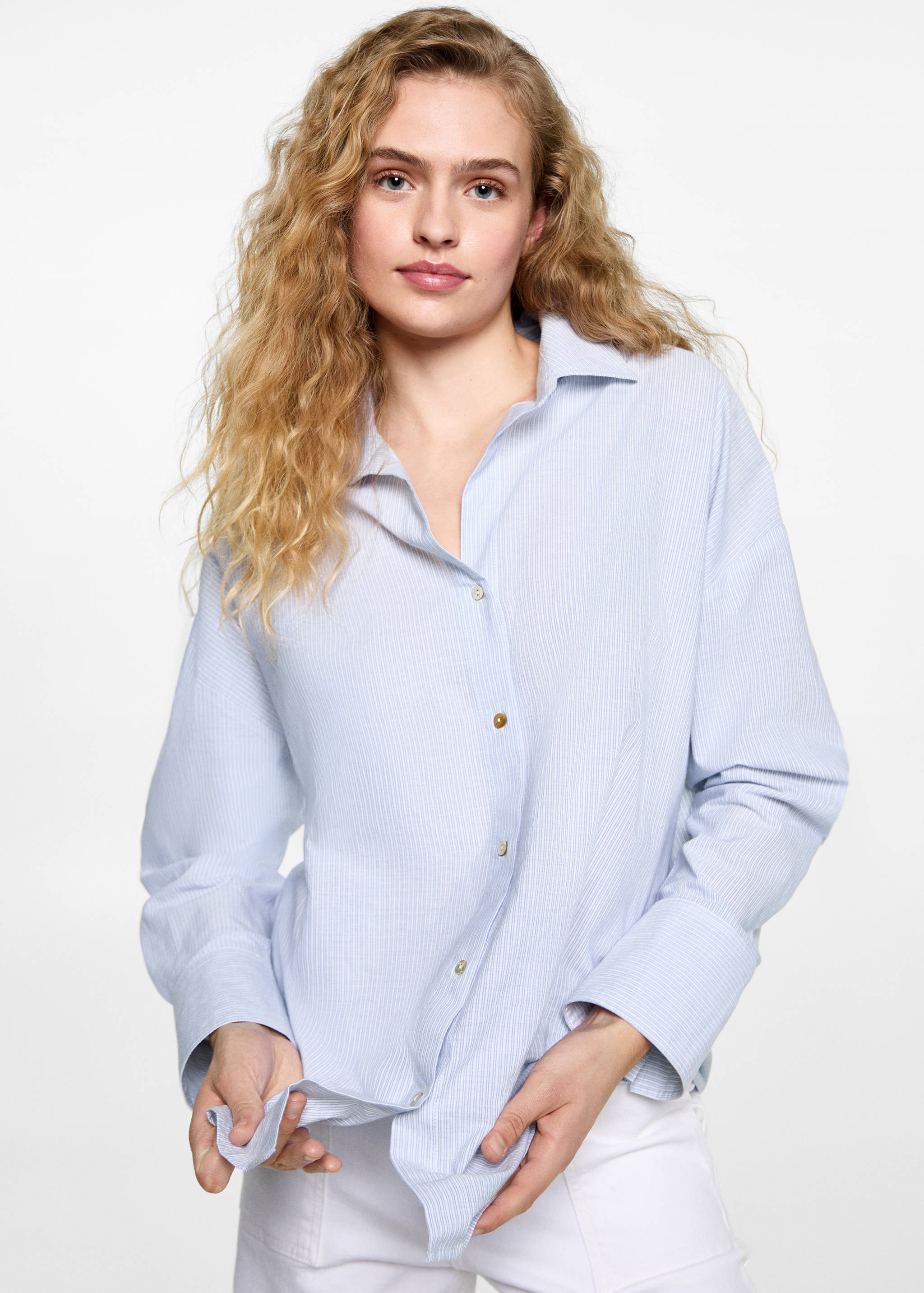 Chemise à rayures - Plan moyen