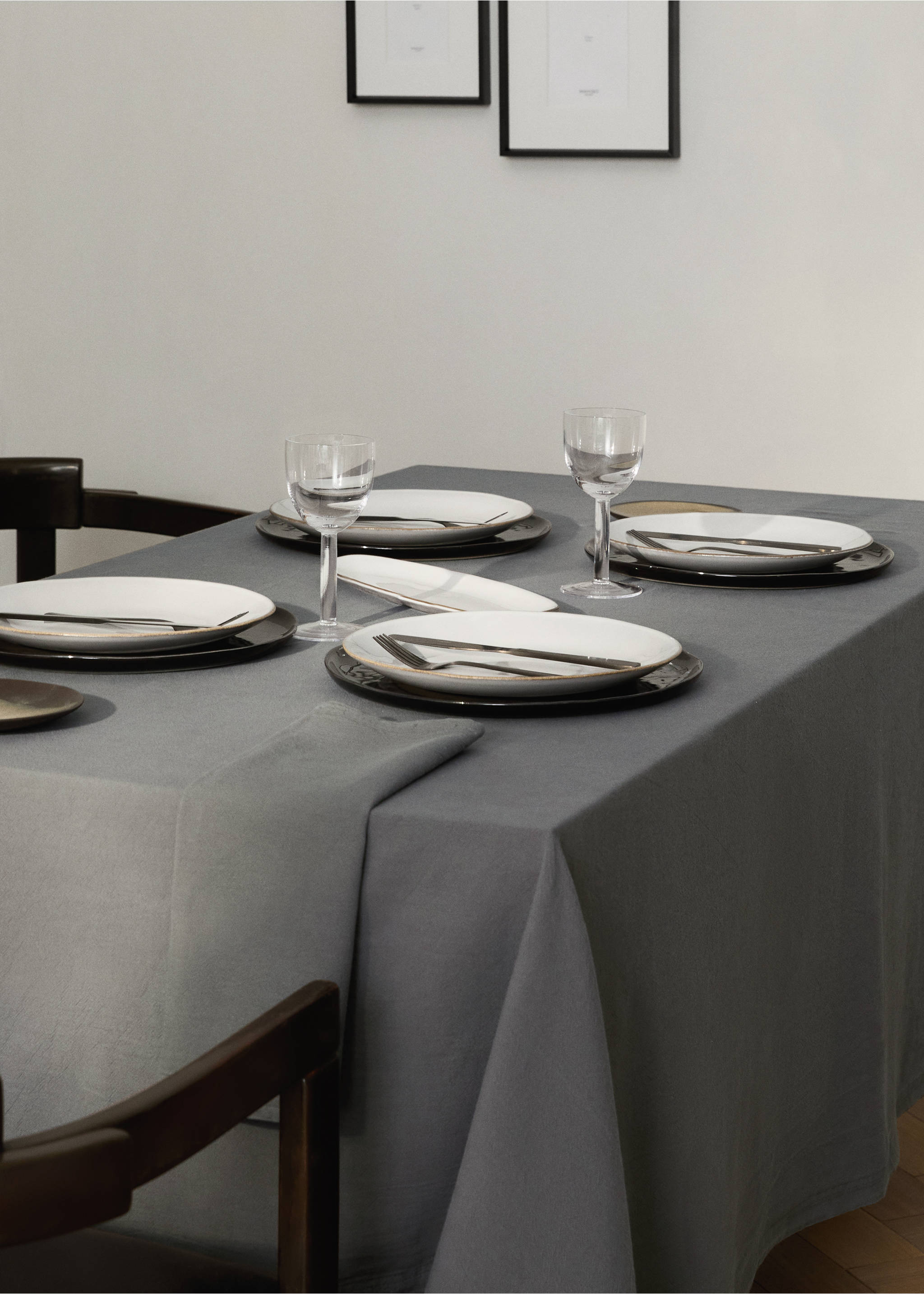 Tischdecke aus 100 % Baumwolle für 6 bis 8 Gäste - Allgemeine Ansicht, Mittelgrau. Ref: 87052547-00.