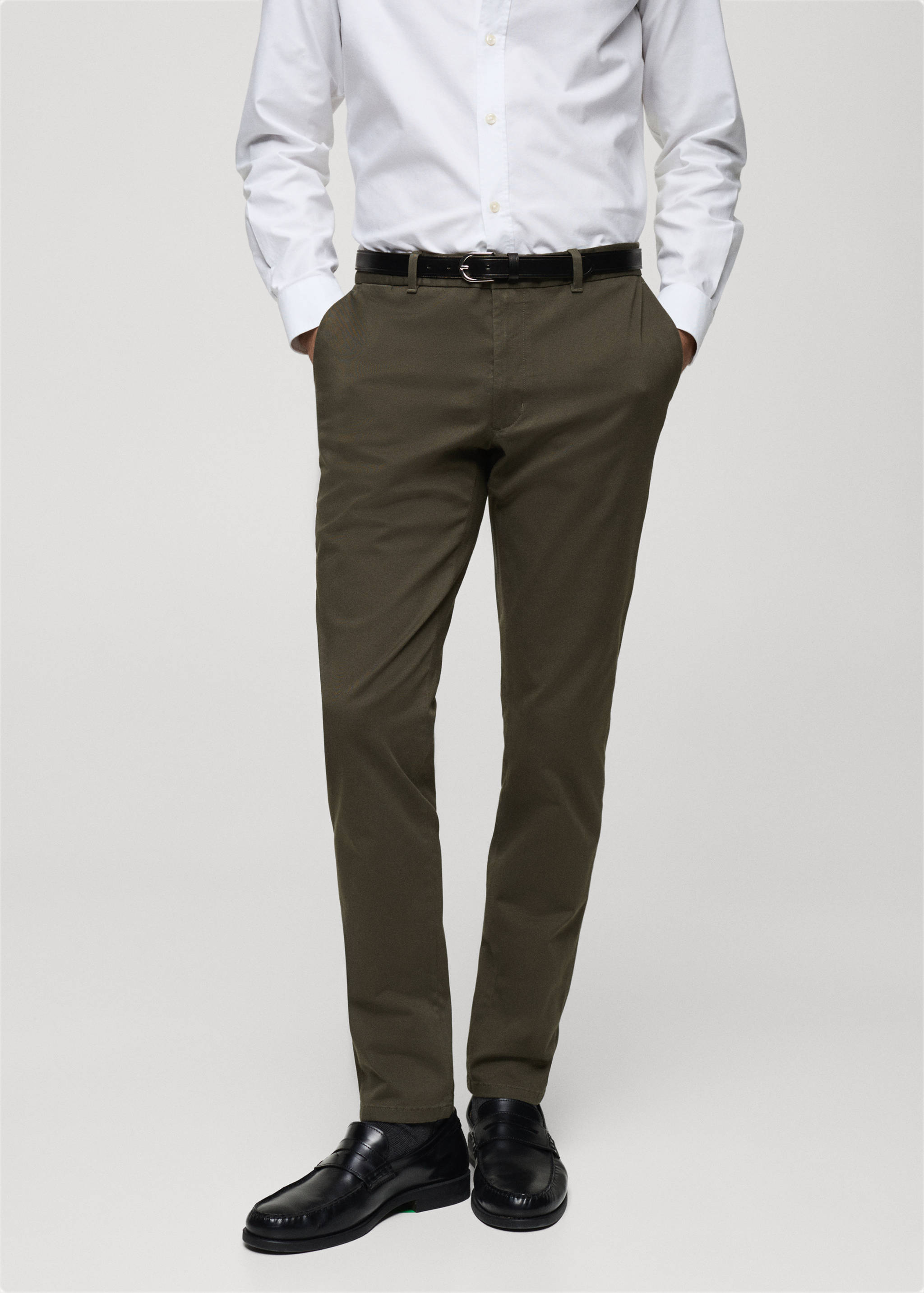 Σερζ chino παντελόνι Barna slim fit - Μεσαίο πλάνο