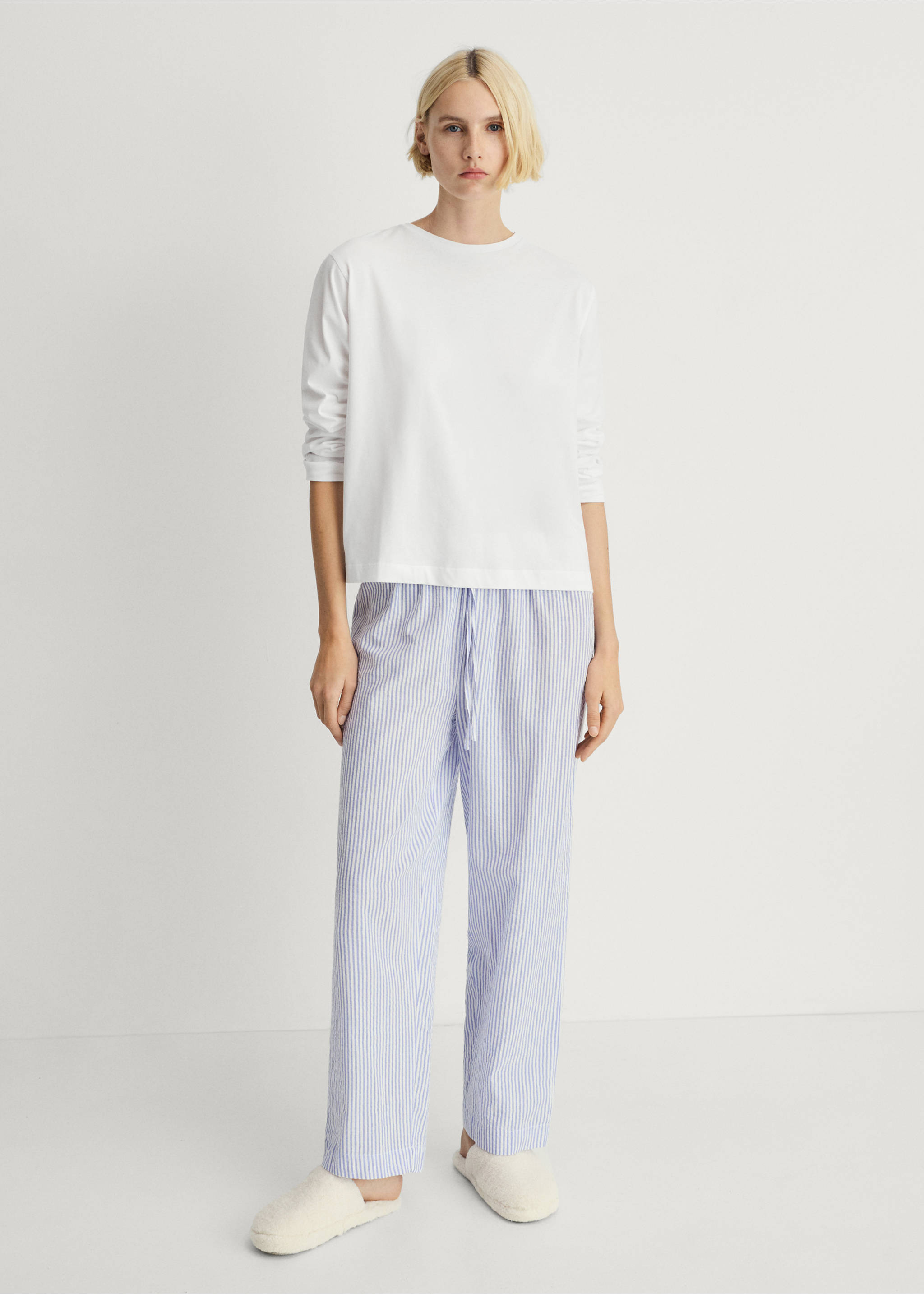 Pijama din două piese cu dungi seersucker - Plan general, Albastru porțelan. Ref: 87052889-00.