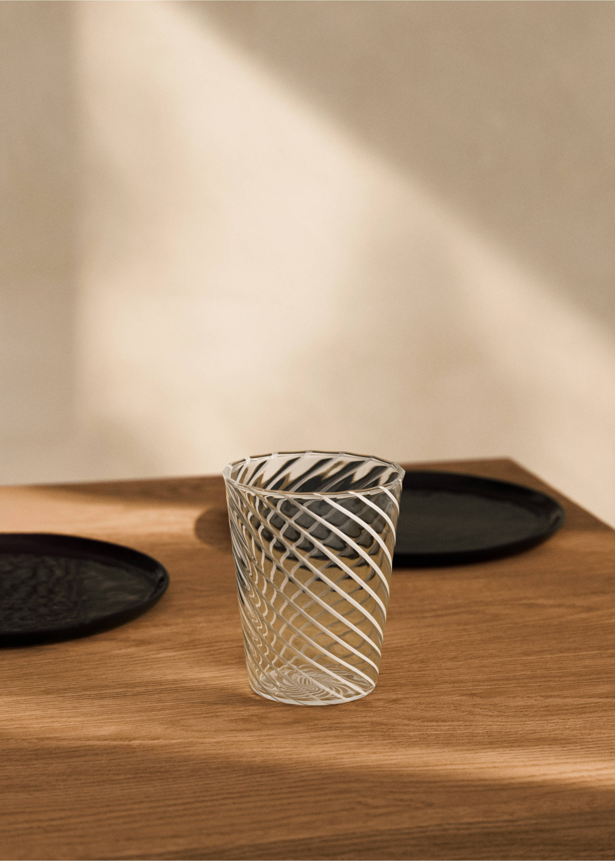 Small borosilicate glass with coloured spiral - General plane, White. Ref: 87052927-00.